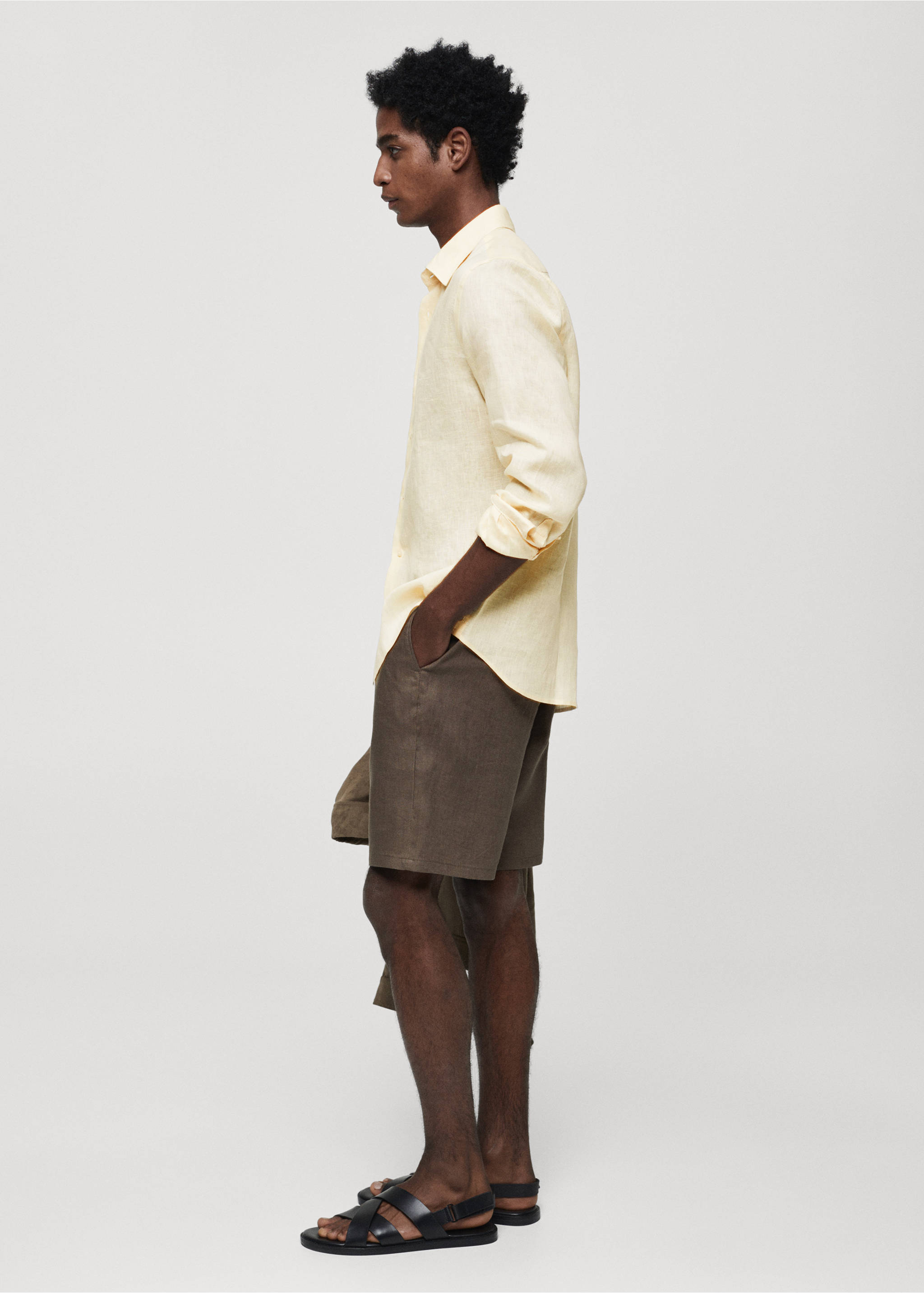Regular-fit 100% linen shirt - Details of the article 2, Yellow. Ref: 67096311-00.