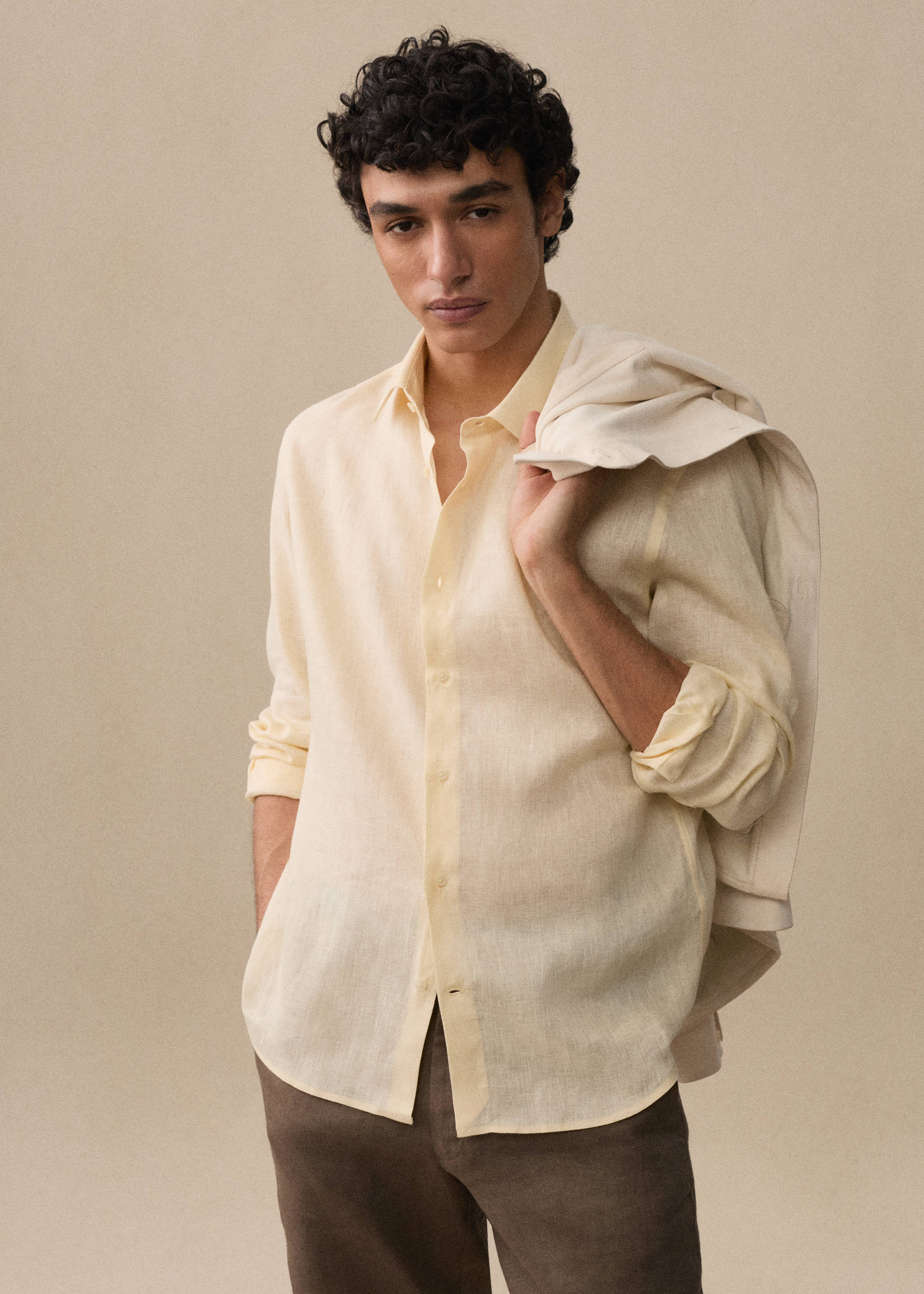 Regular-fit 100% linen shirt - Details of the article 5, Yellow. Ref: 67096311-00.