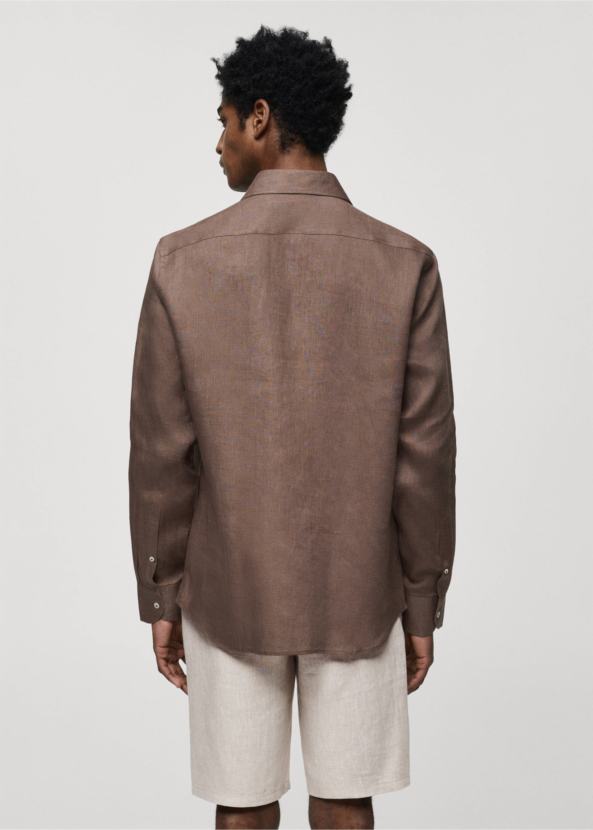 Regular-fit 100% linen shirt - Reverse of the article, Brown. Ref: 67096311-00.