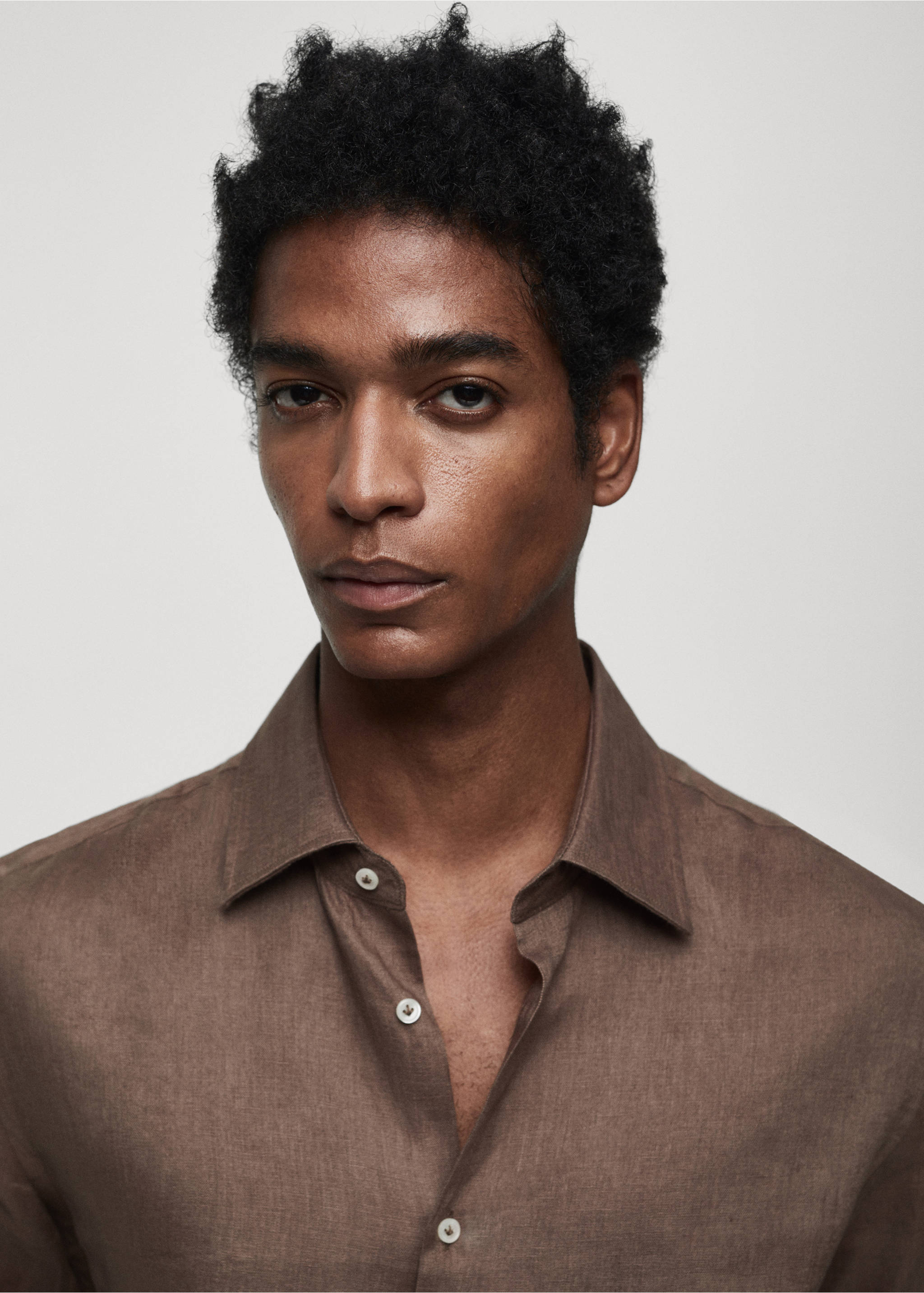 Regular-fit 100% linen shirt - Details of the article 1, Brown. Ref: 67096311-00.