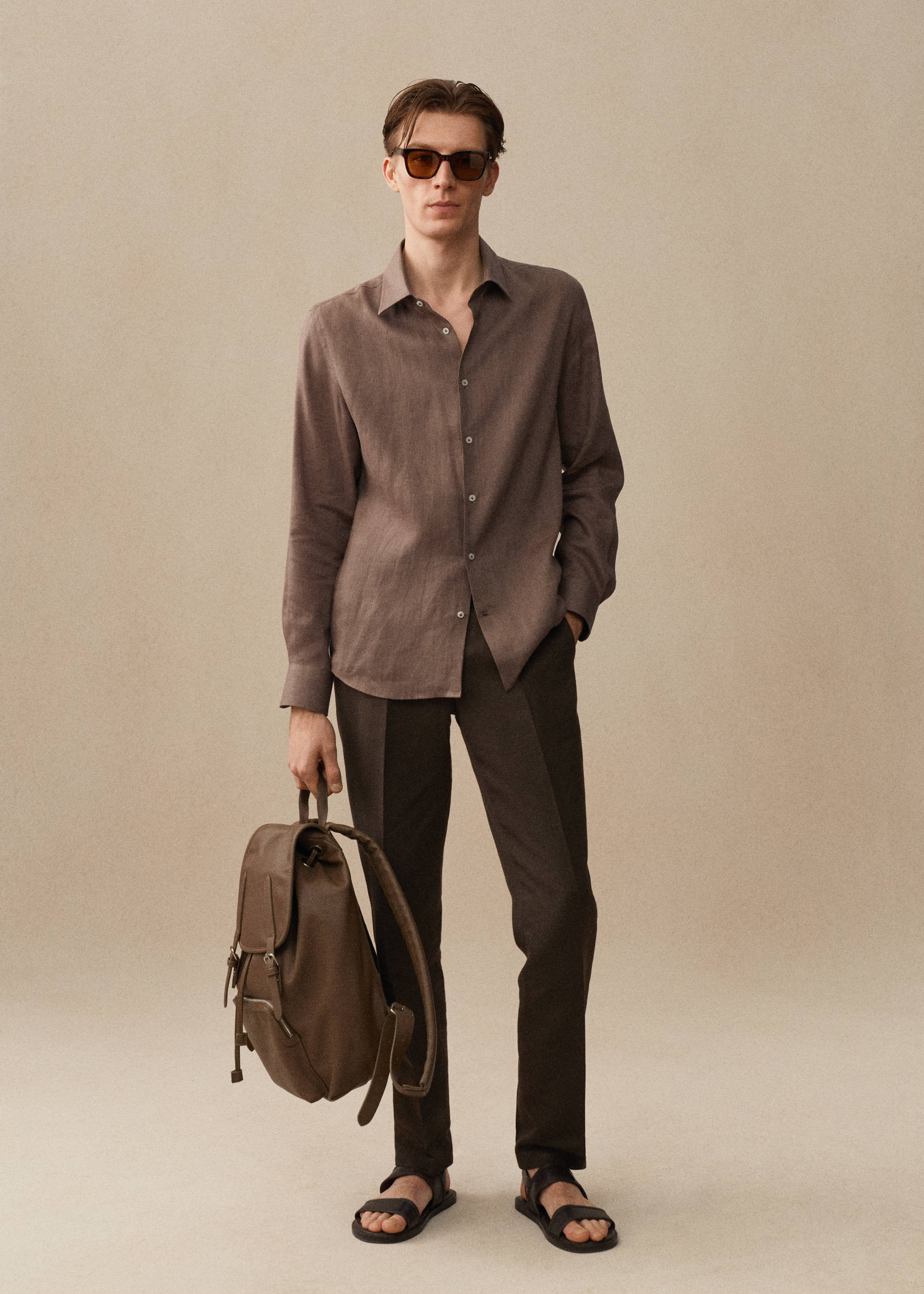 Regular-fit 100% linen shirt - Details of the article 3, Brown. Ref: 67096311-00.