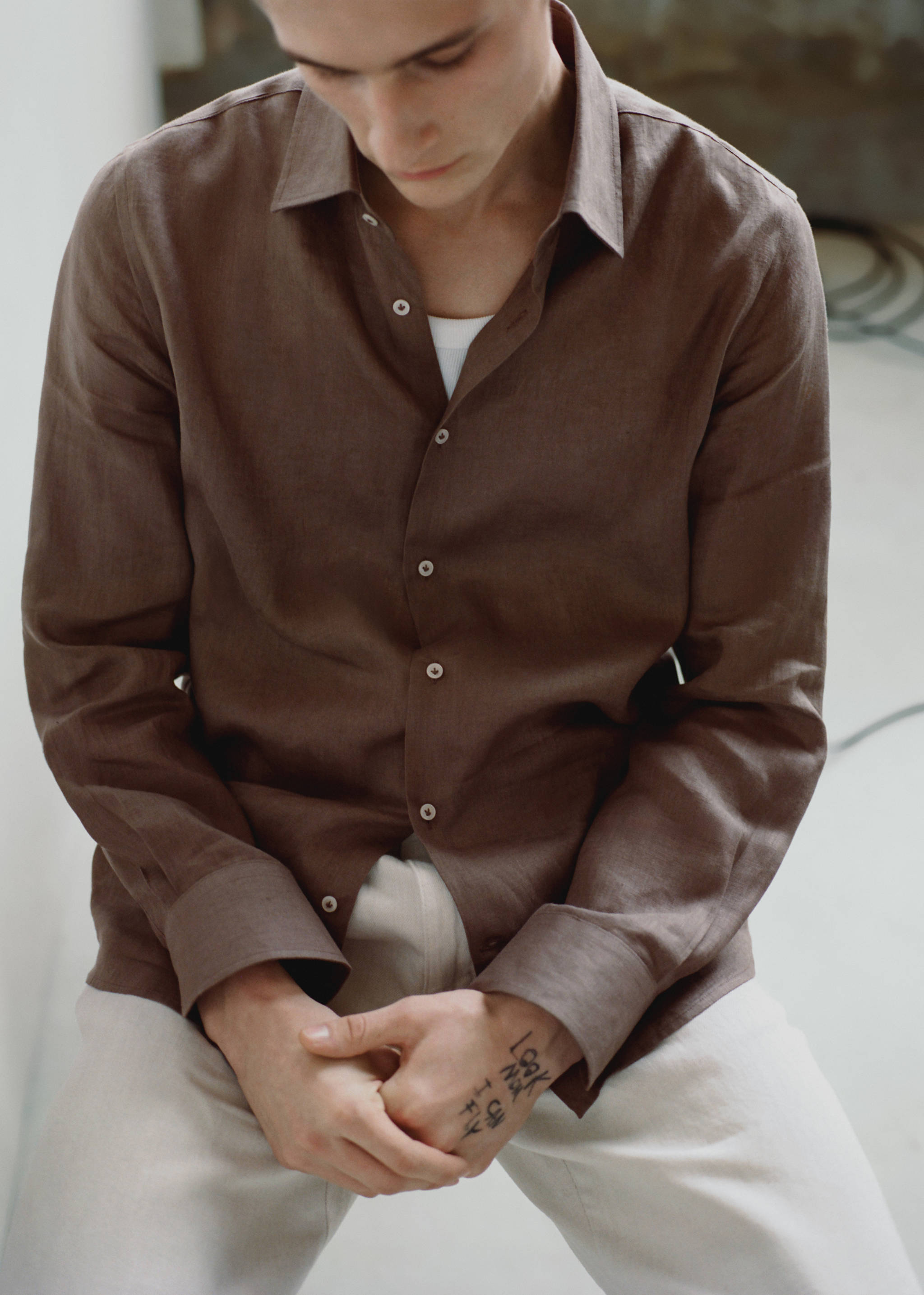 Regular-fit 100% linen shirt - Details of the article 7, Brown. Ref: 67096311-00.