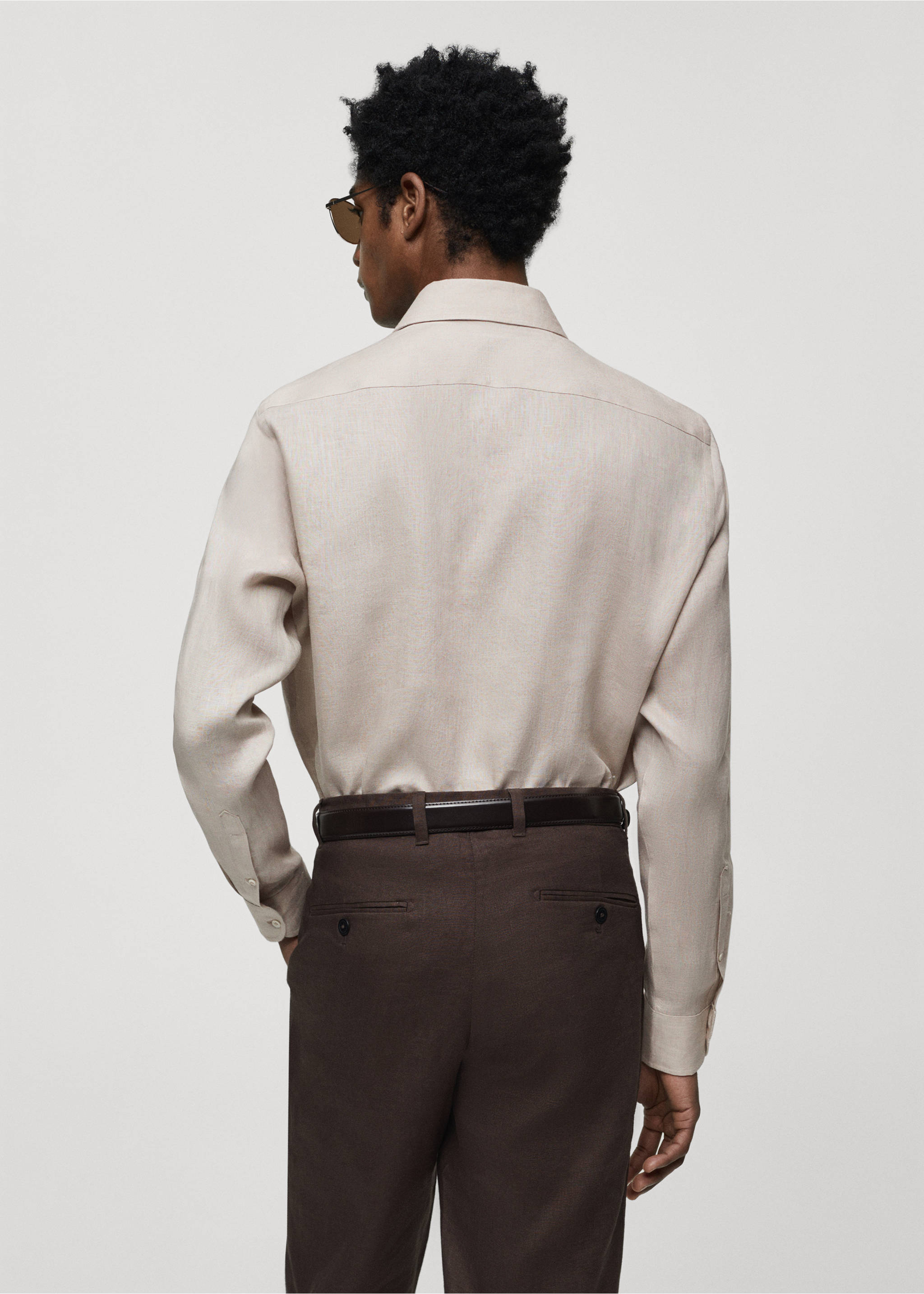 Regular-fit 100% linen shirt - Reverse of the article, Medium Brown. Ref: 67096311-00.