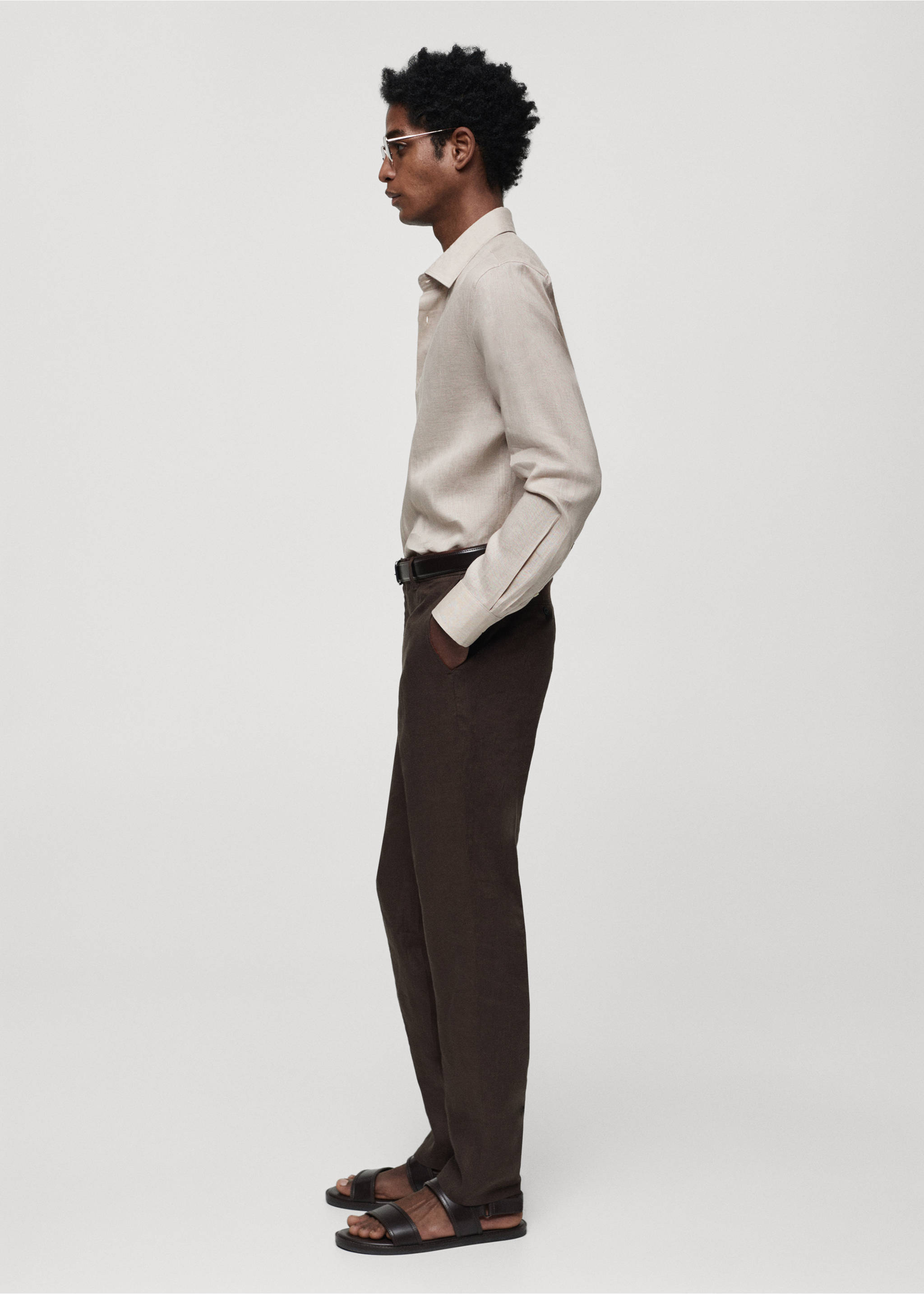Regular-fit 100% linen shirt - Details of the article 2, Medium Brown. Ref: 67096311-00.