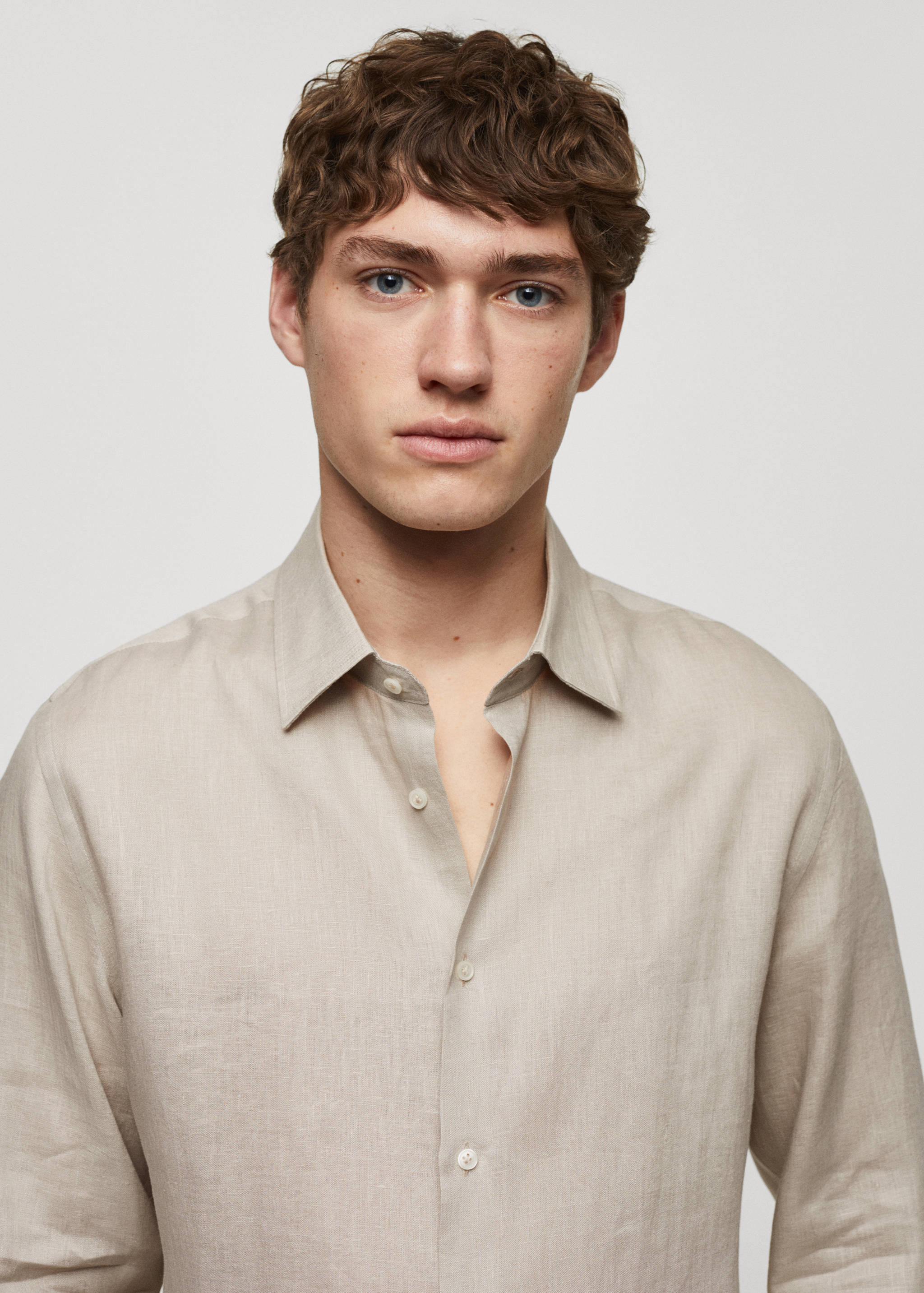 Regular-fit 100% linen shirt - Details of the article 3