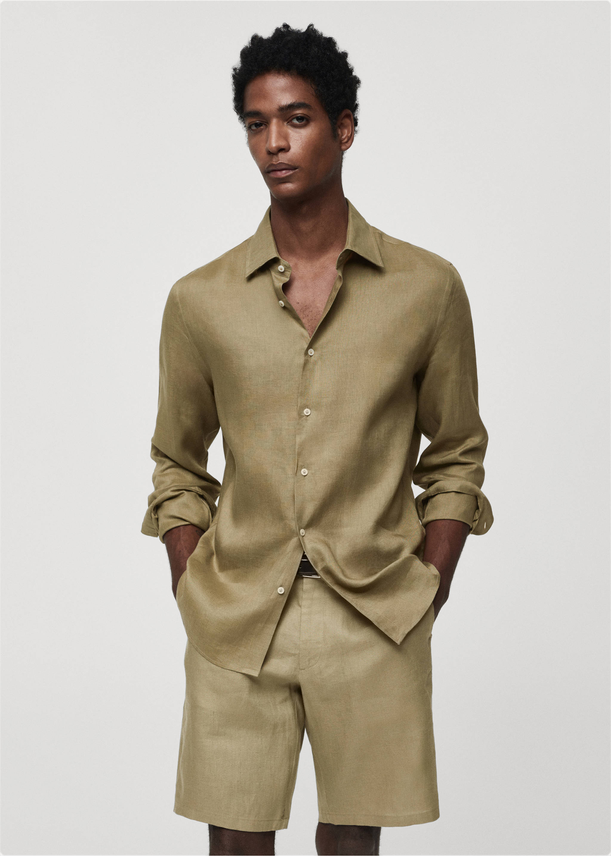 Regular-fit 100% linen shirt - Medium plane, Khaki. Ref: 67096311-00.