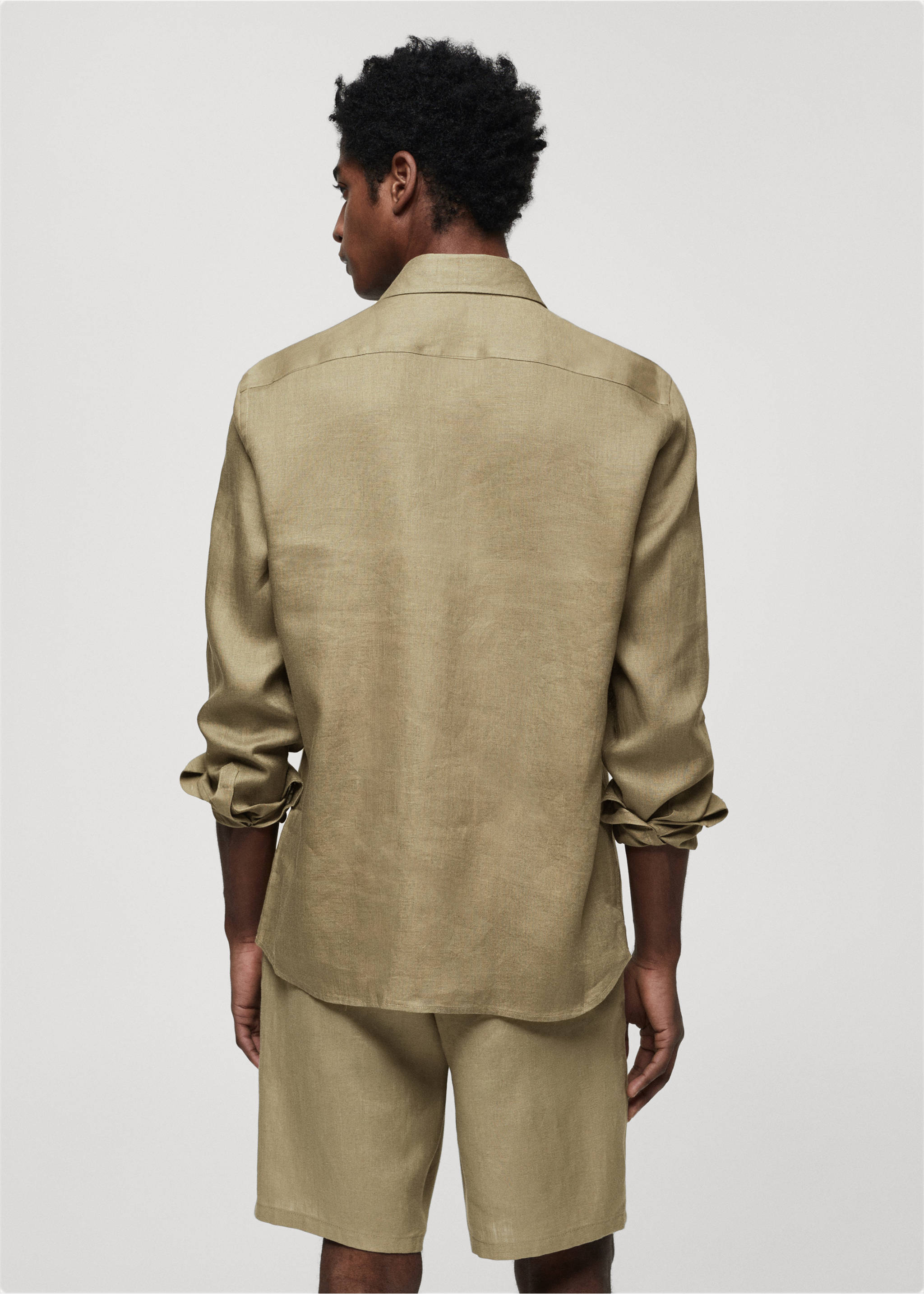 Regular-fit 100% linen shirt - Reverse of the article, Khaki. Ref: 67096311-00.