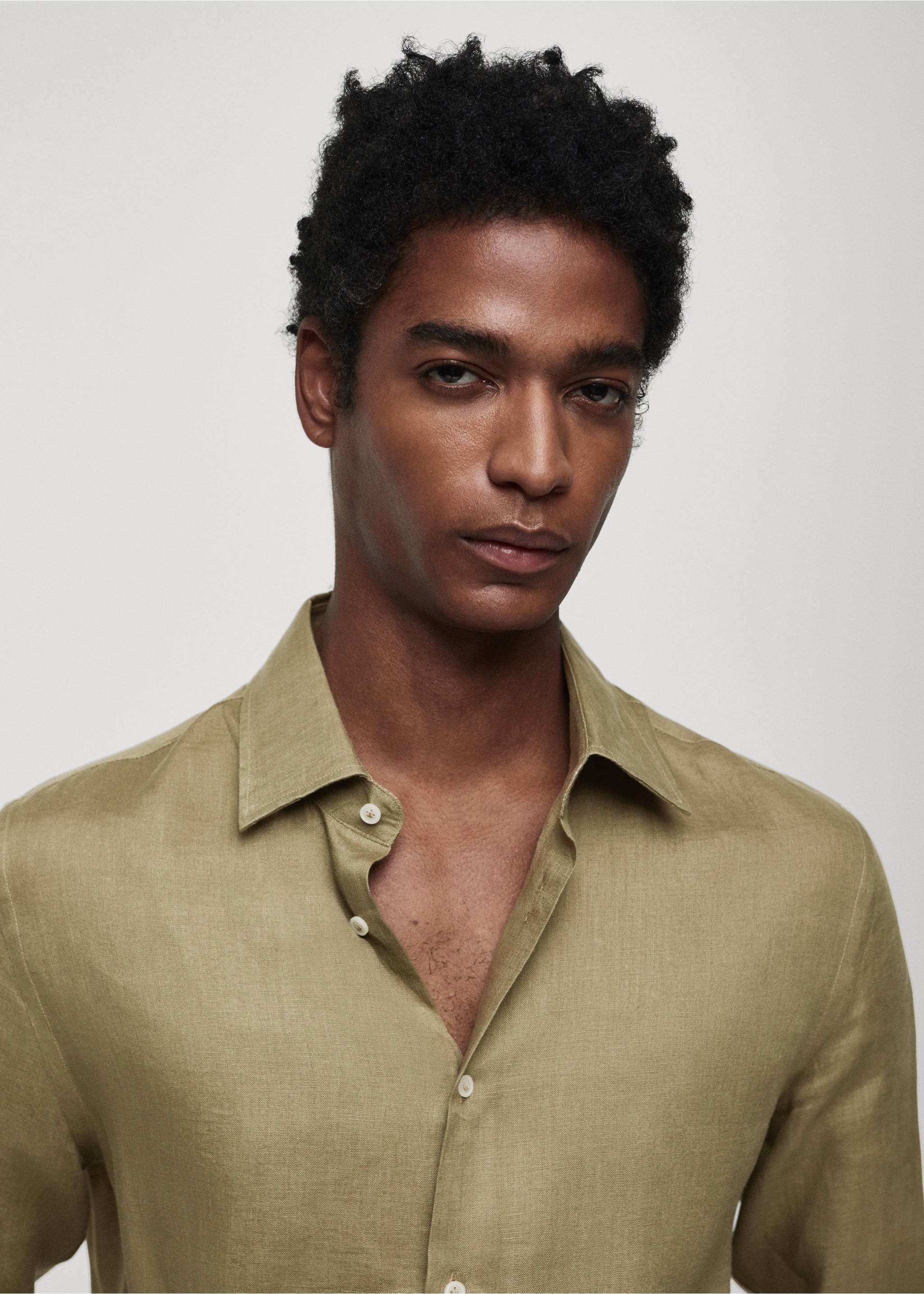 Regular-fit 100% linen shirt - Details of the article 1, Khaki. Ref: 67096311-00.