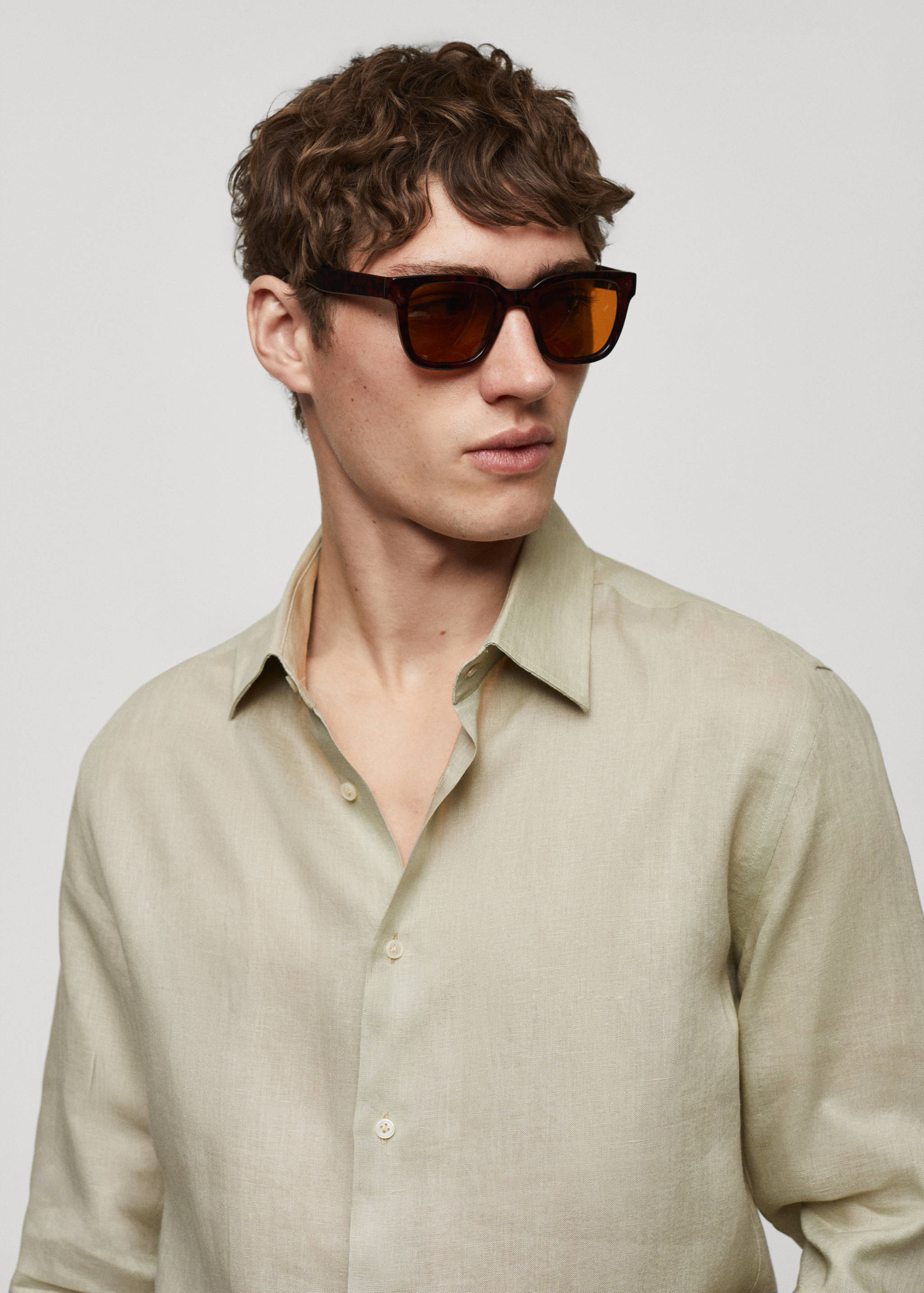 Regular-fit 100% linen shirt - Details of the article 3