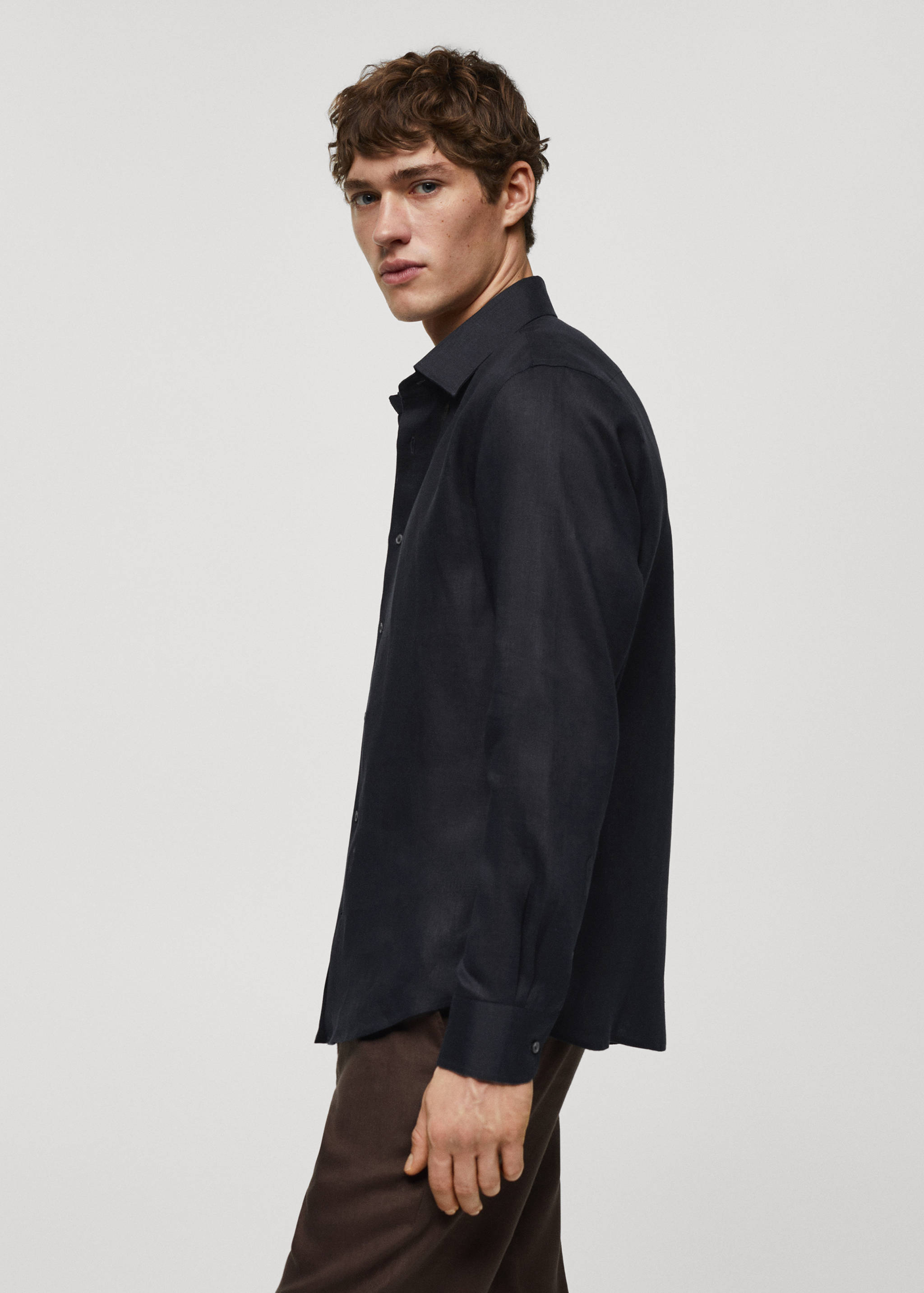 Regular-fit 100% linen shirt - Details of the article 2