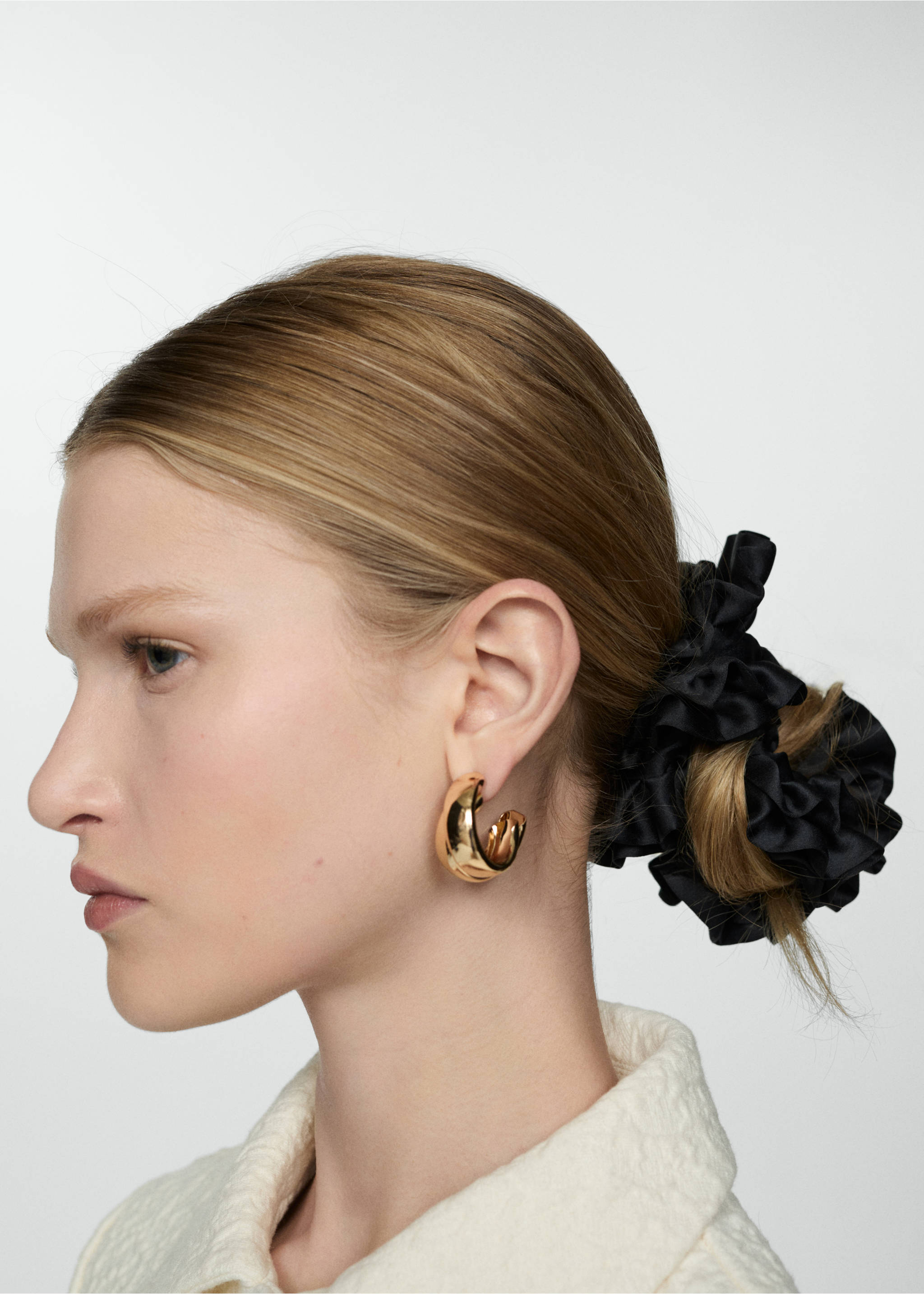 Maxi-flower scrunchie - Details of the article 9, Black. Ref: 67096315-00.