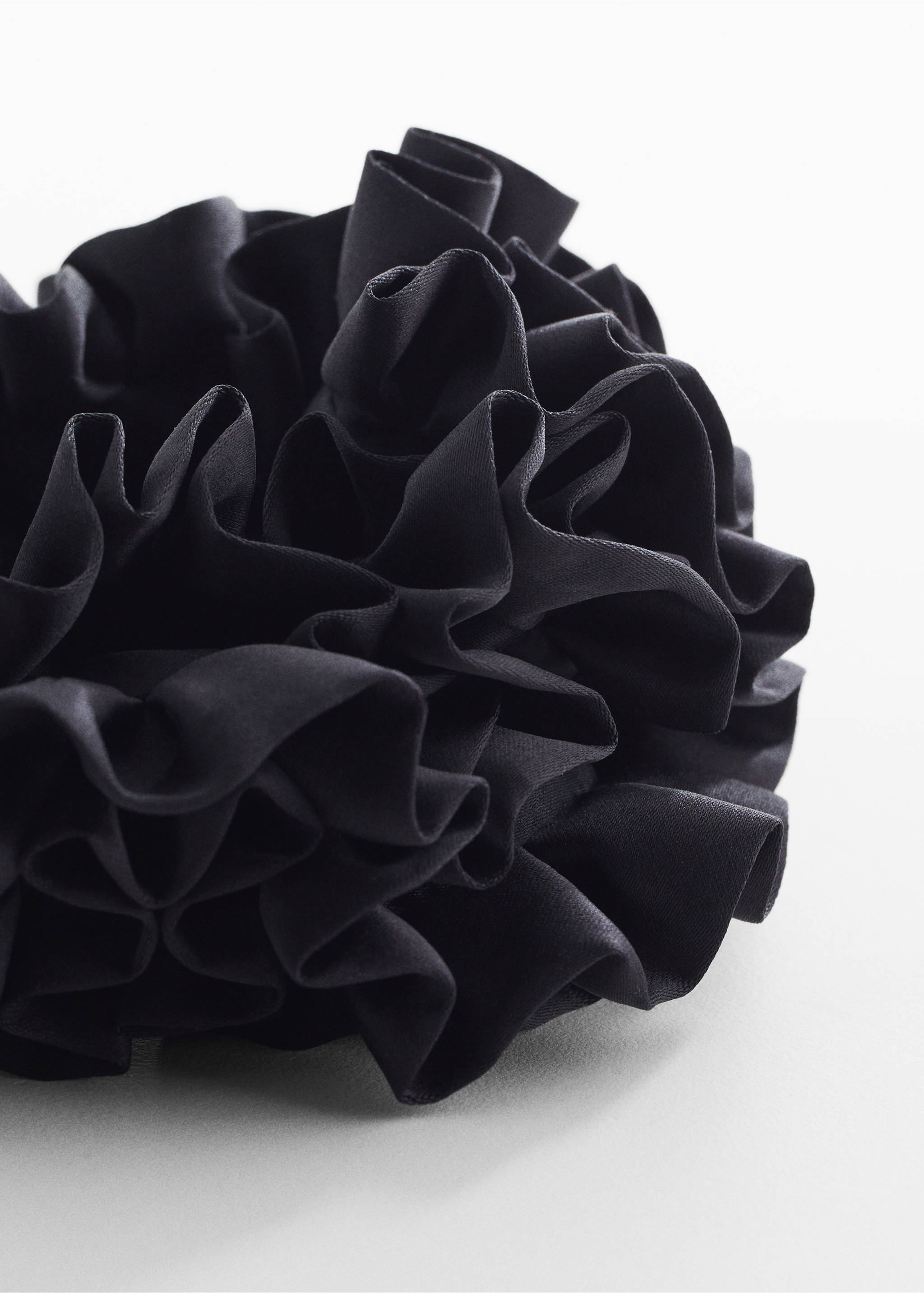 Maxi-flower scrunchie - Medium plane, Black. Ref: 67096315-00.
