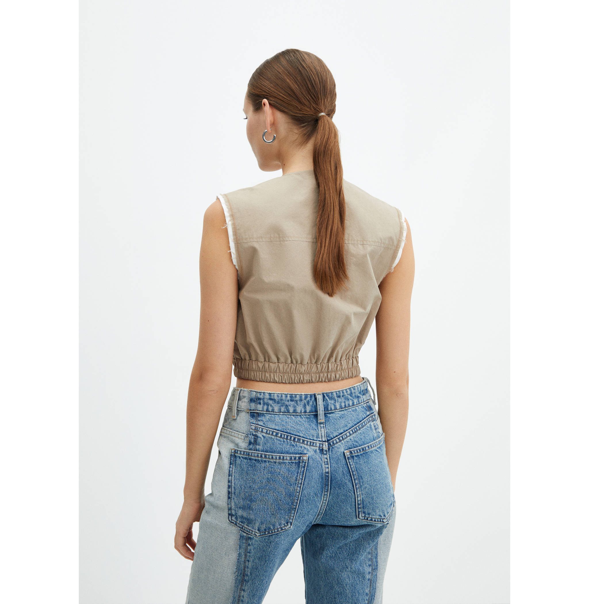 Vest with cargo pockets - Reverse of the article