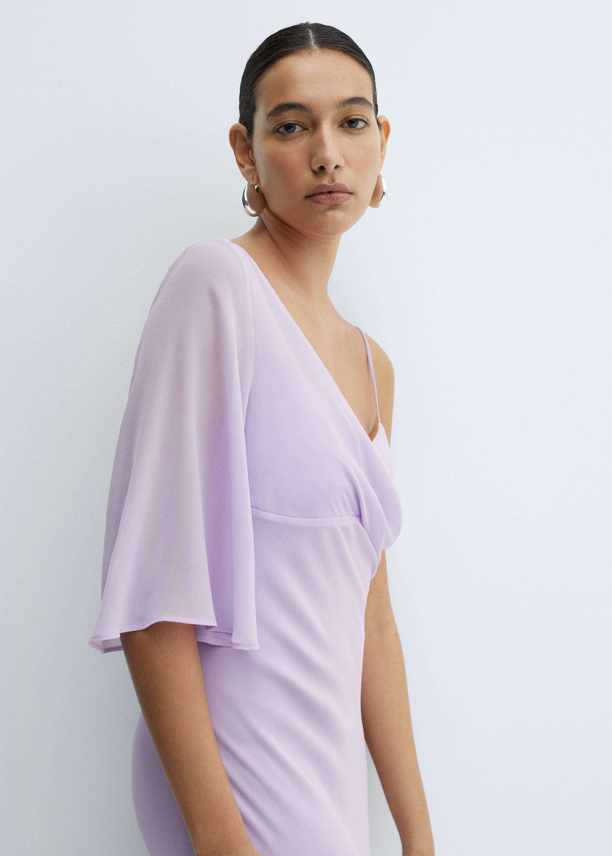 Asymmetrical dress with flared sleeves - Details of the article 1