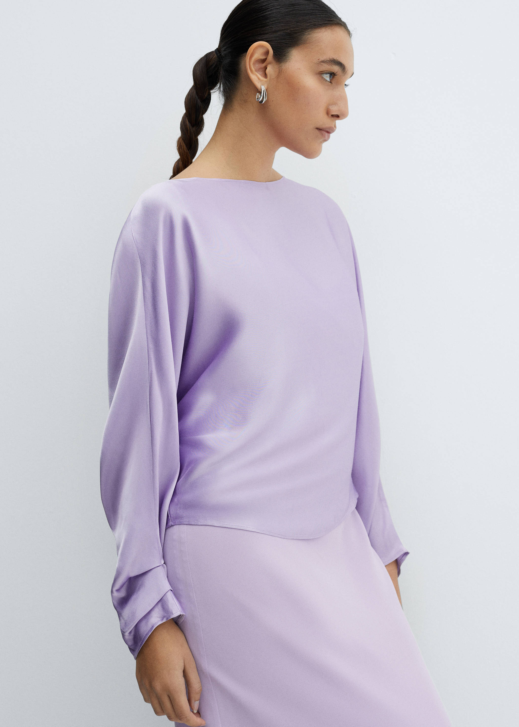 Asymmetrical dress with flared sleeves - Details of the article 6