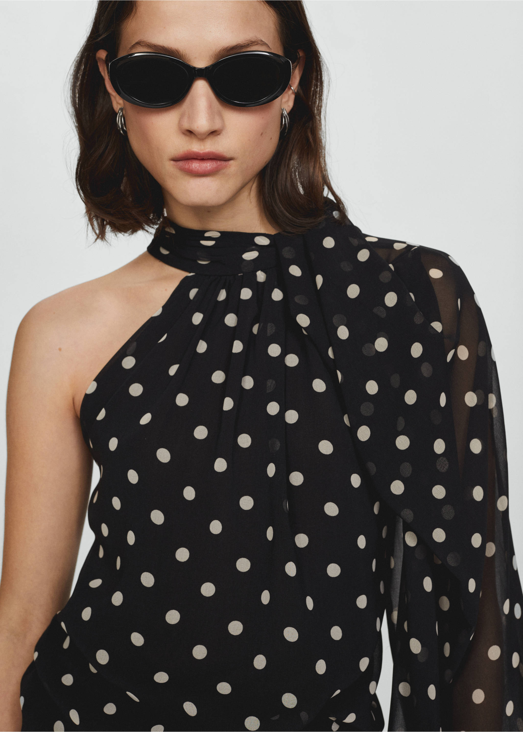 Asymmetric polka dot blouse - Details of the article 1, Black. Ref: 67096342-00.