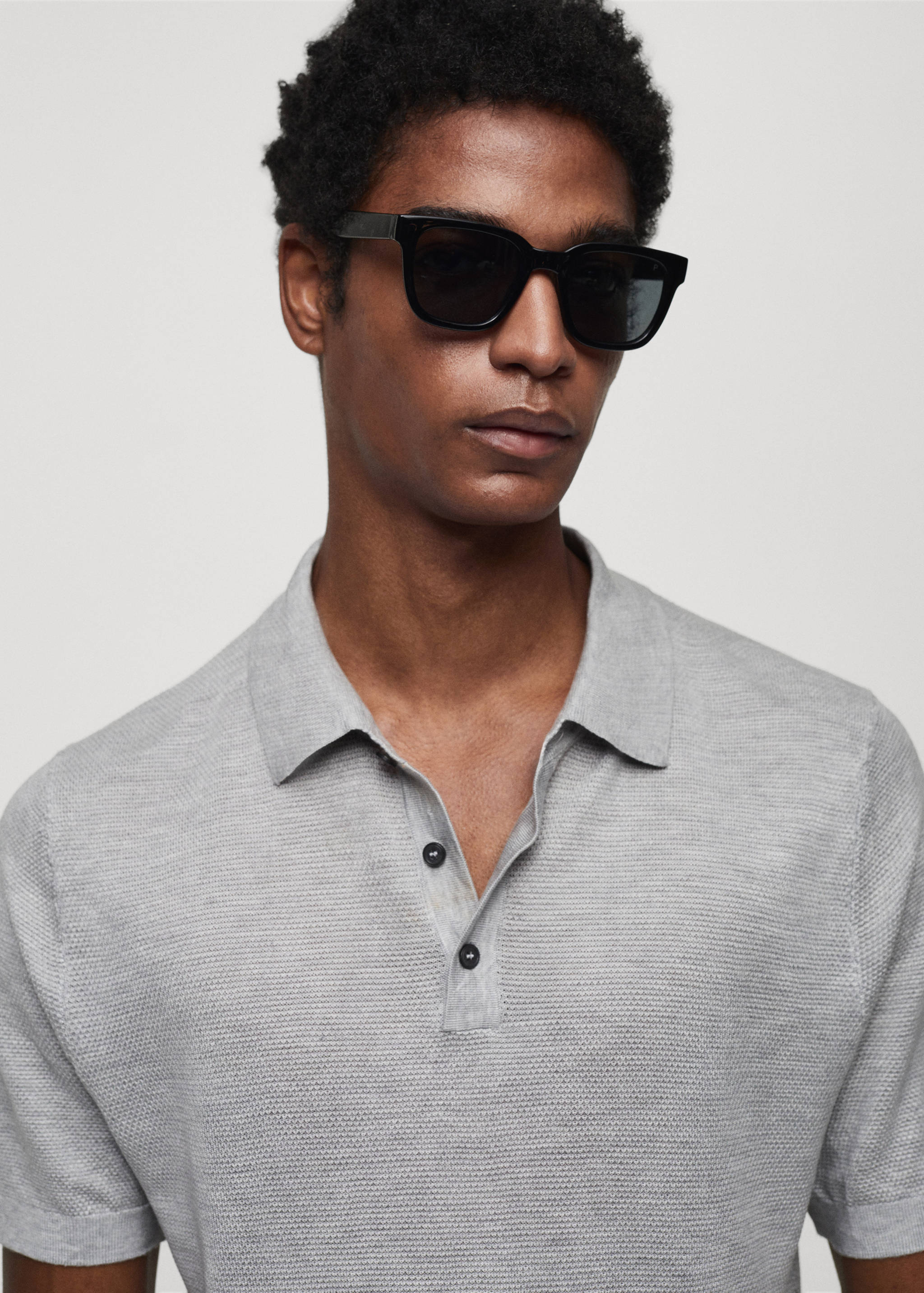 Buttoned micro-structure knitted polo shirt - Details of the article 1