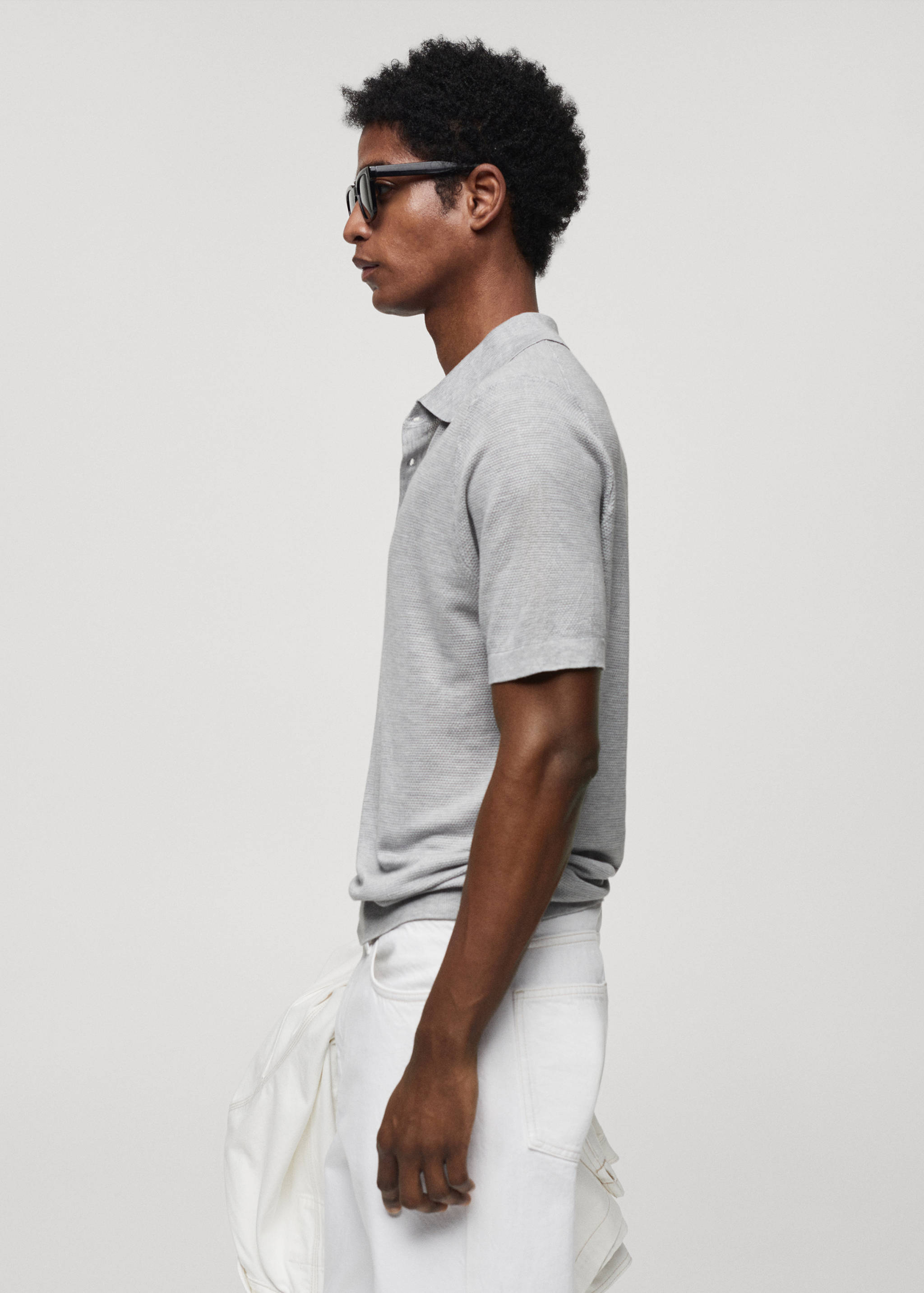 Buttoned micro-structure knitted polo shirt - Details of the article 2