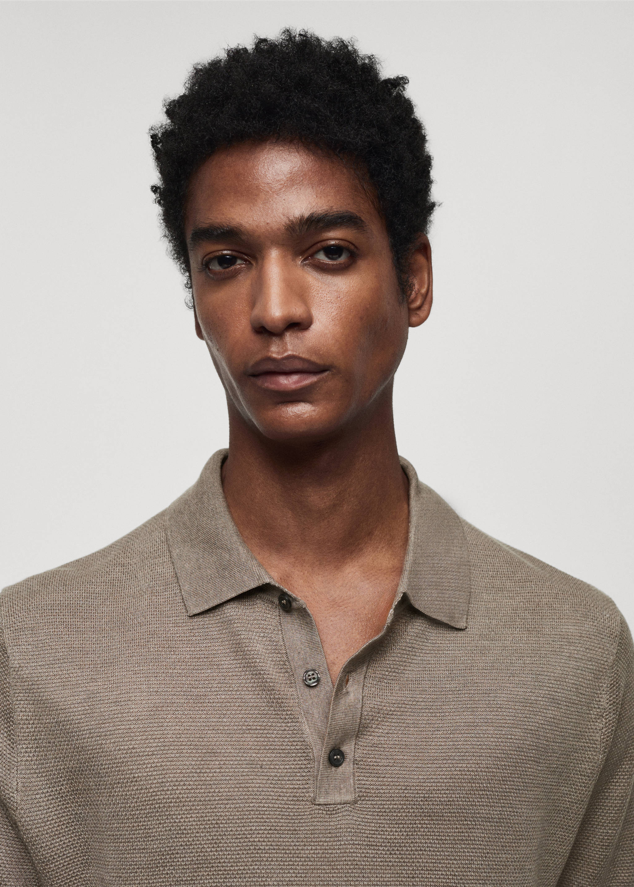 Buttoned micro-structure knitted polo shirt - Details of the article 1