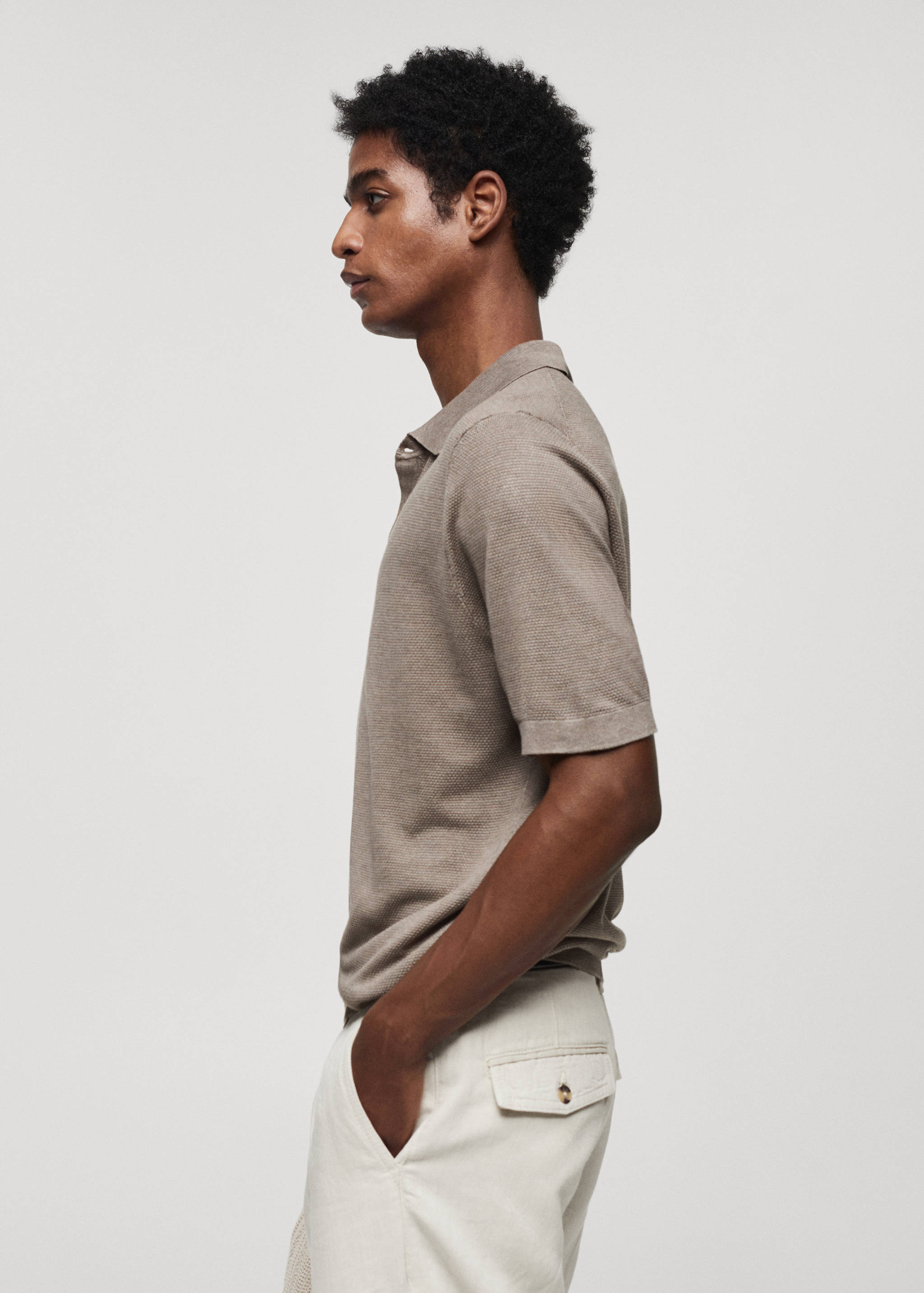 Buttoned micro-structure knitted polo shirt - Details of the article 2