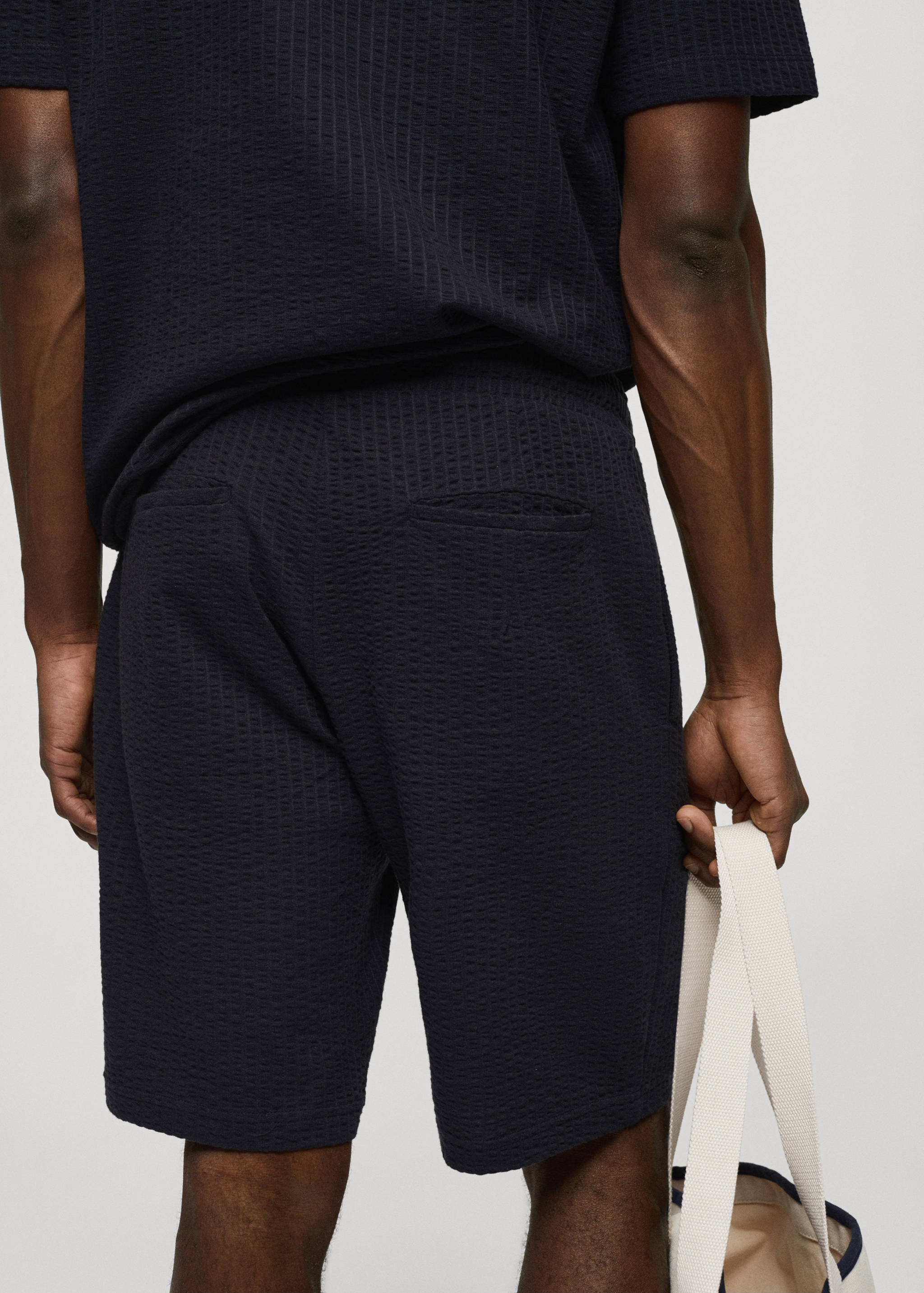 Cotton seersucker bermuda shorts with drawstring - Details of the article 4