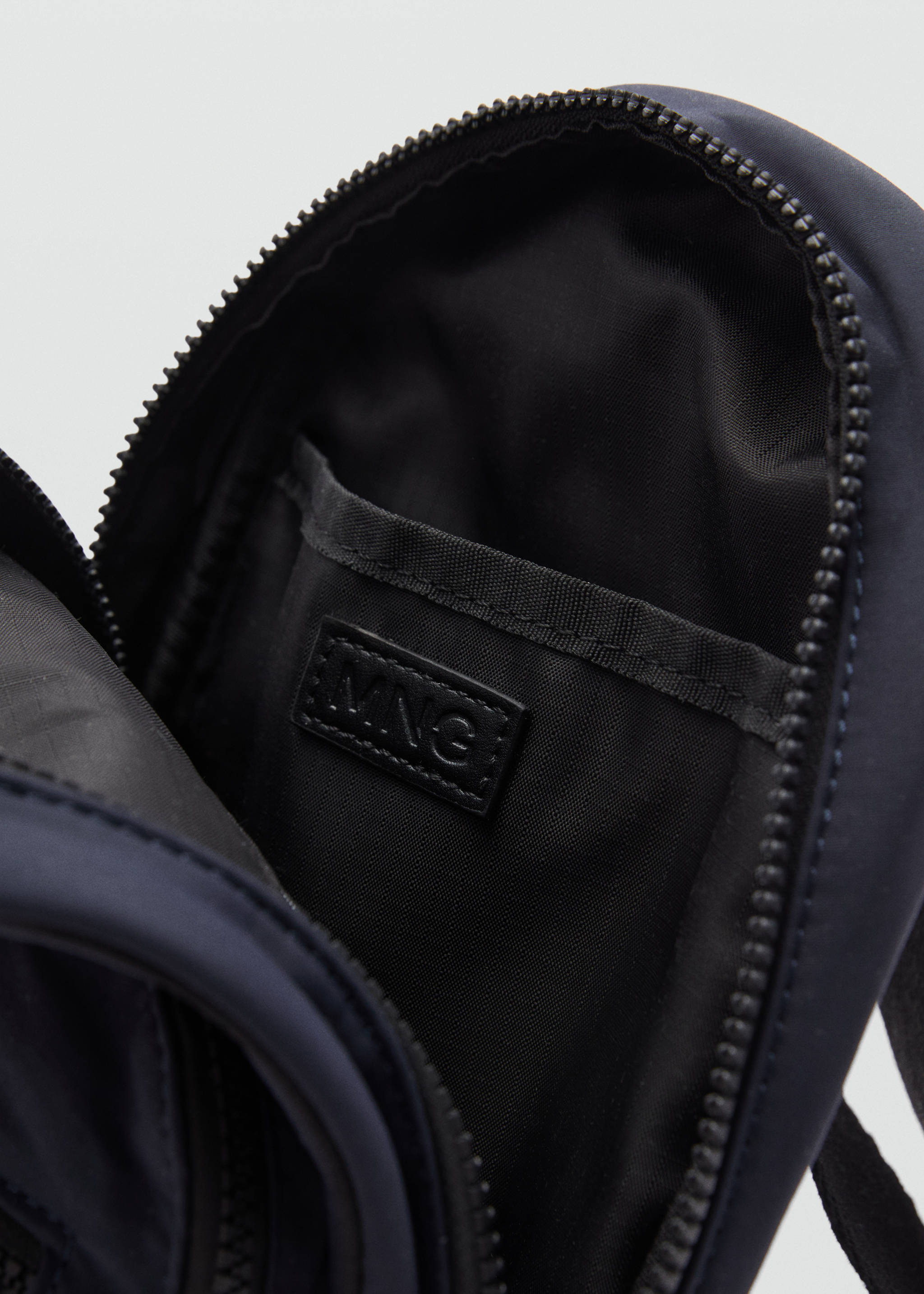Belt bag with pocket - Details of the article 1