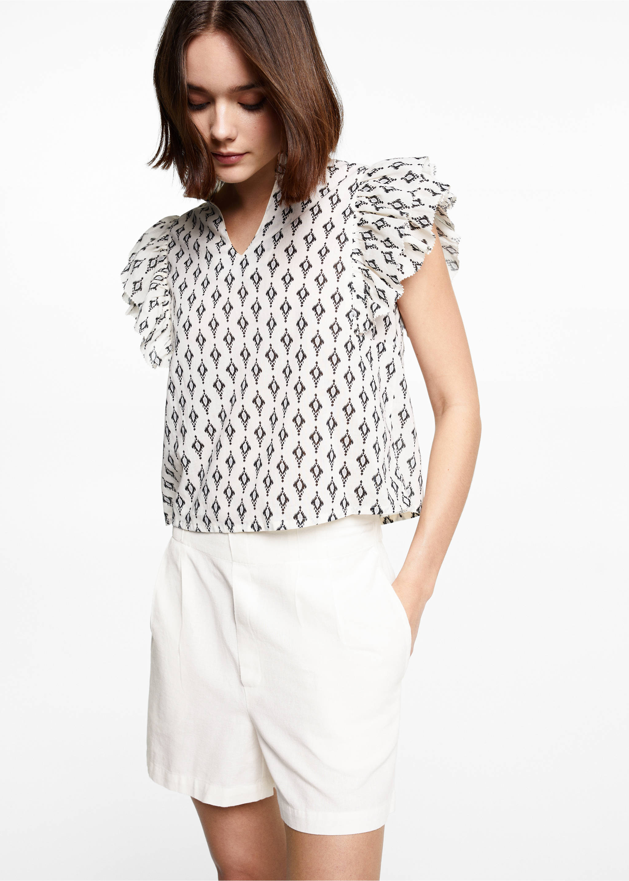 Pleated linen short - Medium plane, Off White. Ref: 67096732-00.