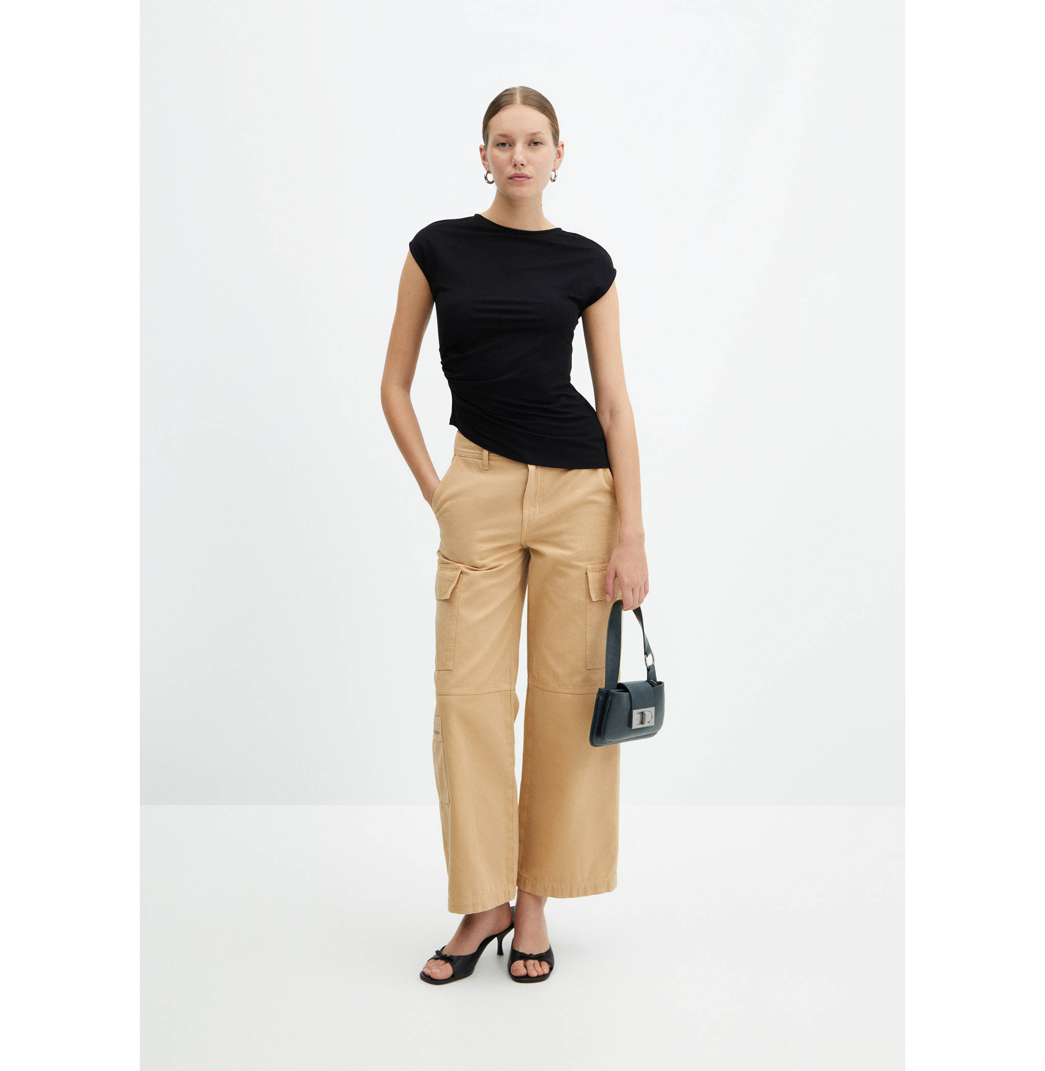 Knit asymmetric top - General plane