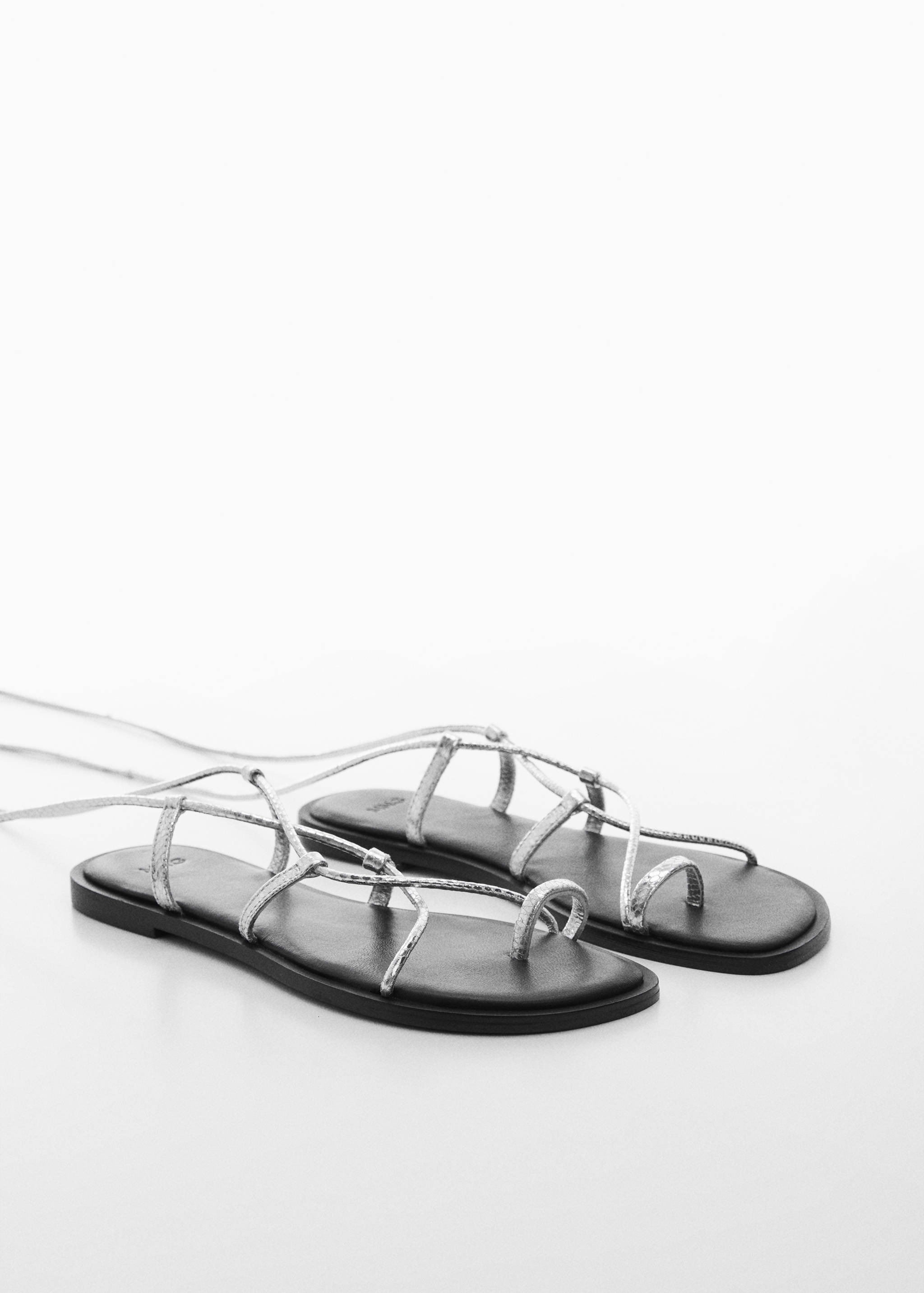 Кожаные сандалии с ремешками - Средний план