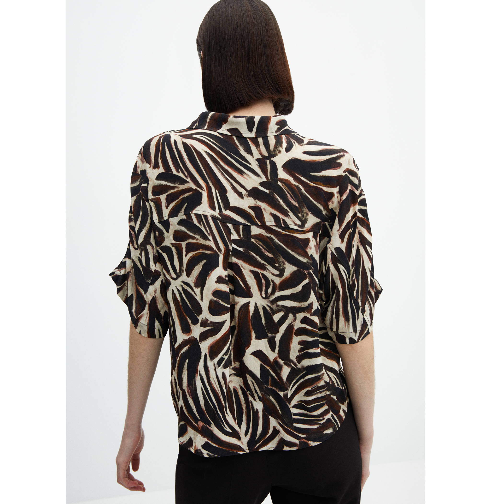 Flowy printed shirt - Reverse of the article