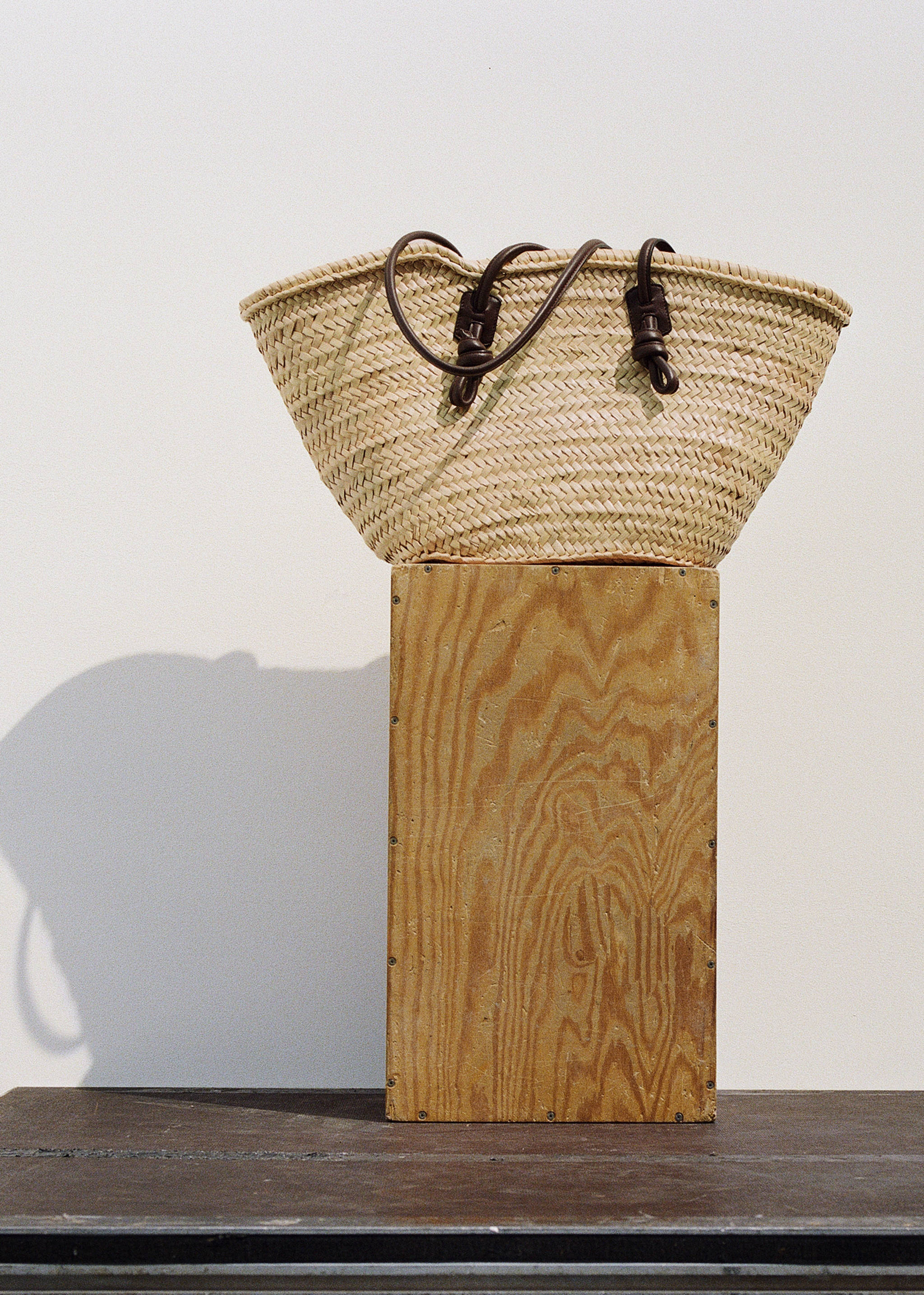 Leather basket bag - Details of the article 7