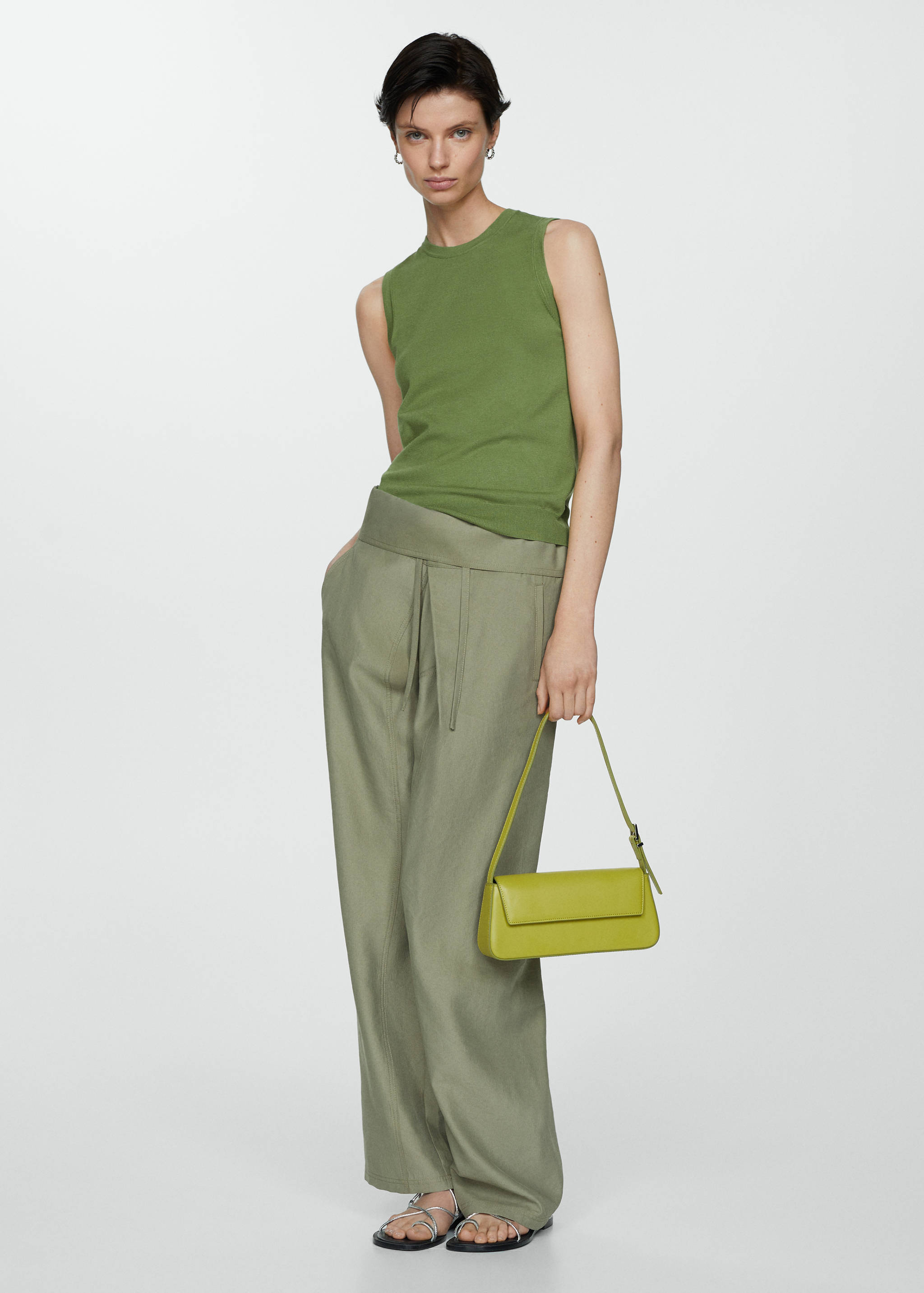 Knitted top with wide straps - General plane