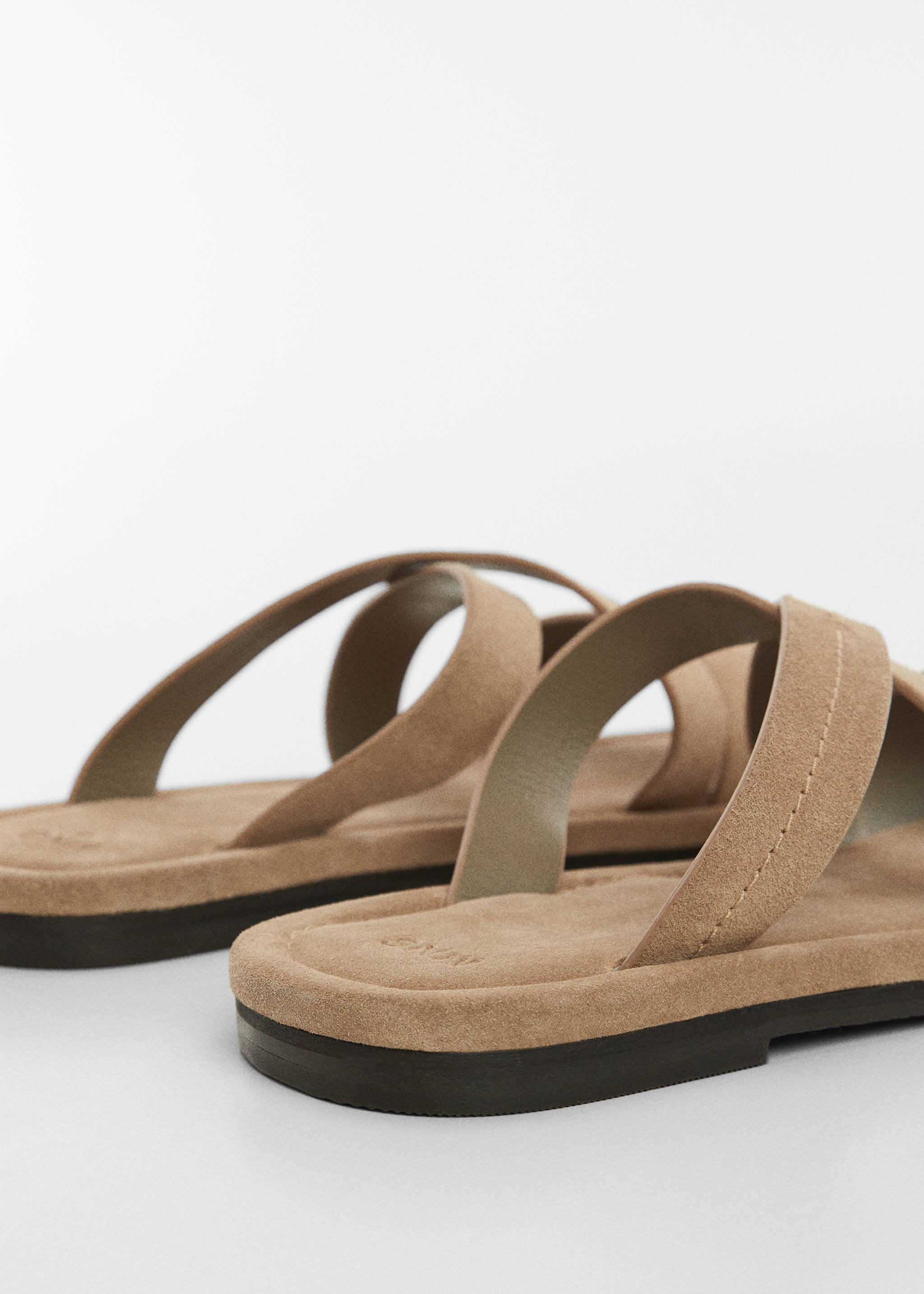 Suede leather sandals with crossed straps - Details of the article 1