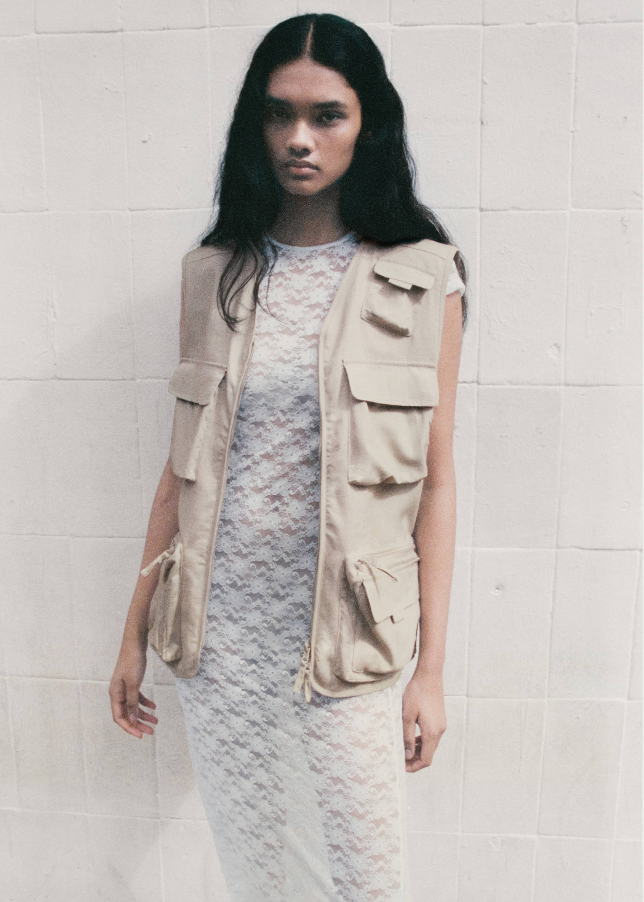 Floral lace dress with opening - Details of the article 7