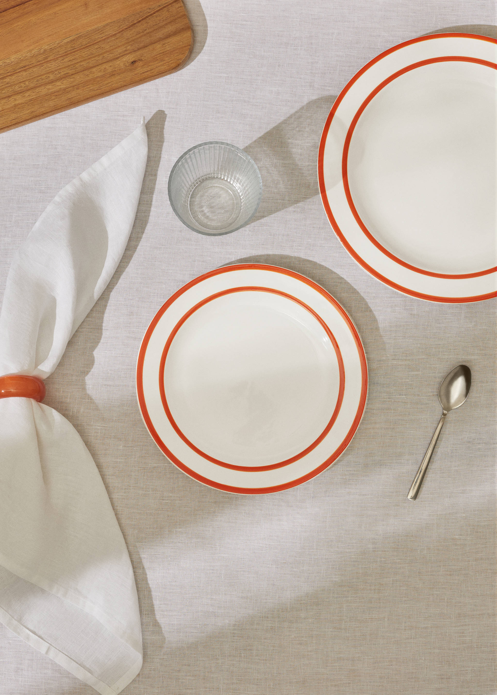 Double-edged stoneware dessert plate - General plane