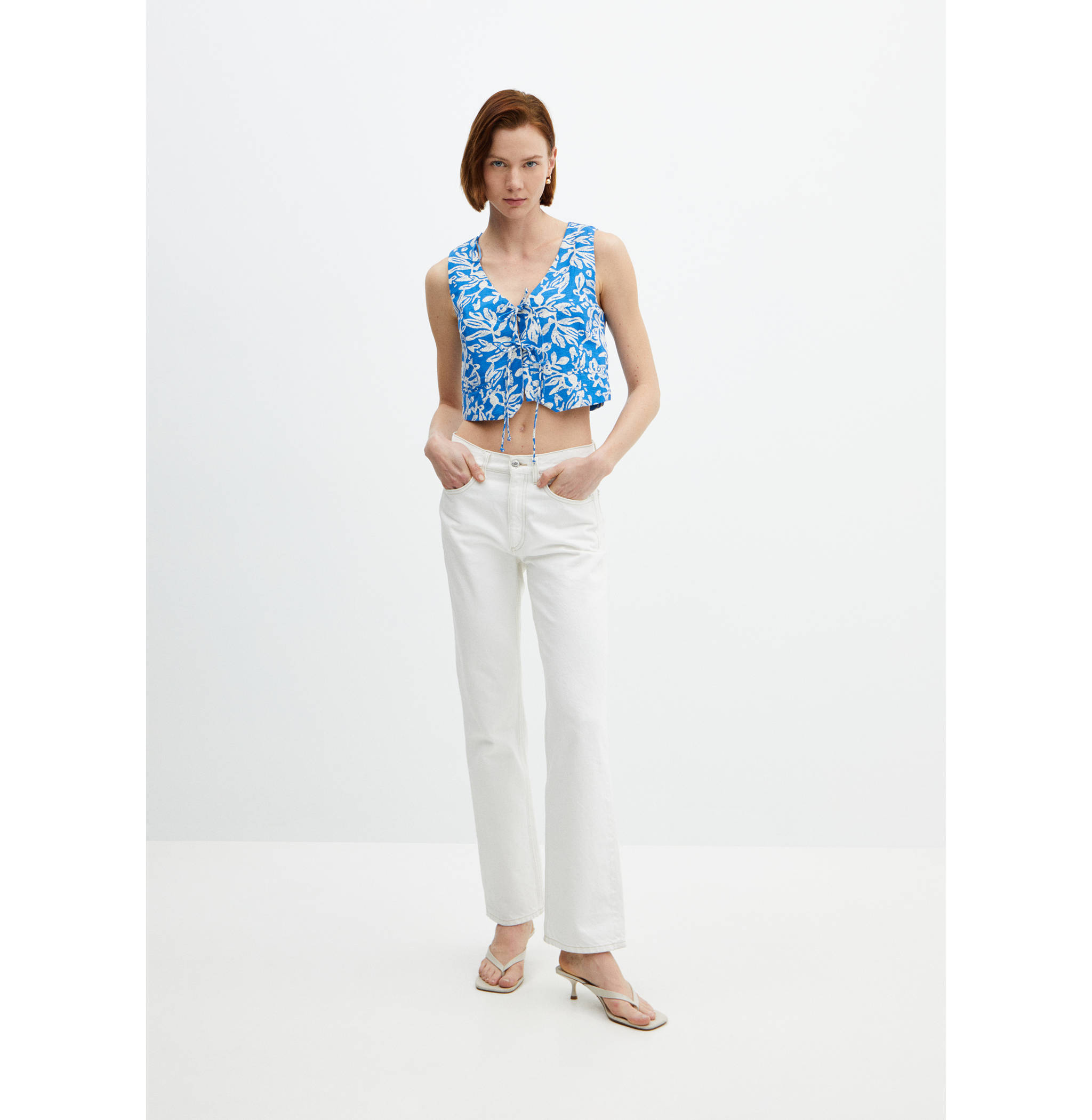 Vest with tie closure - General plane