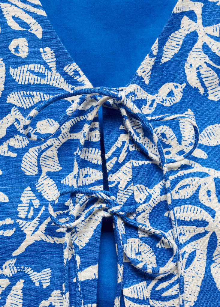 Gilet with tie closure — Blue