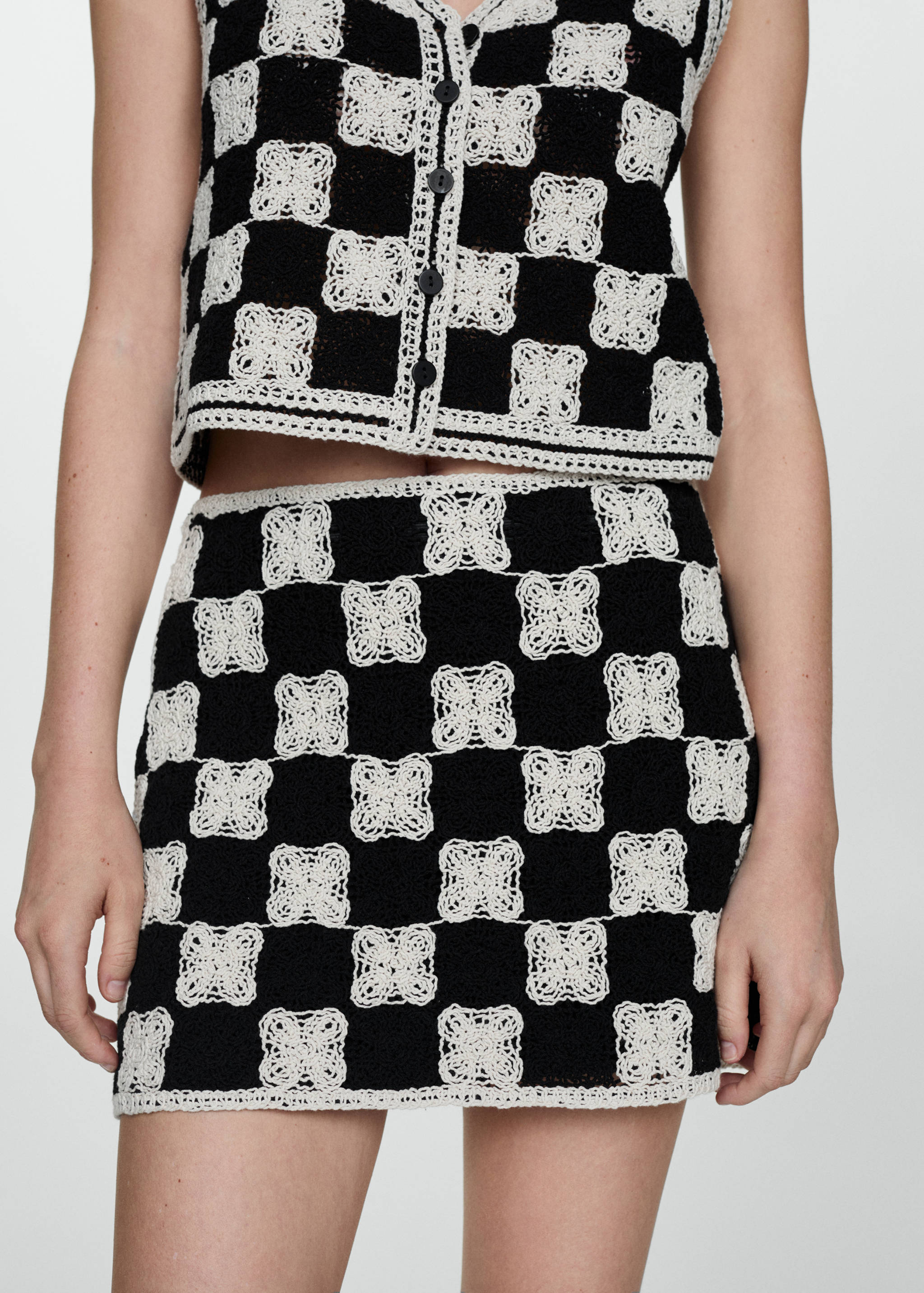 Combined crochet mini-skirt - Medium plane