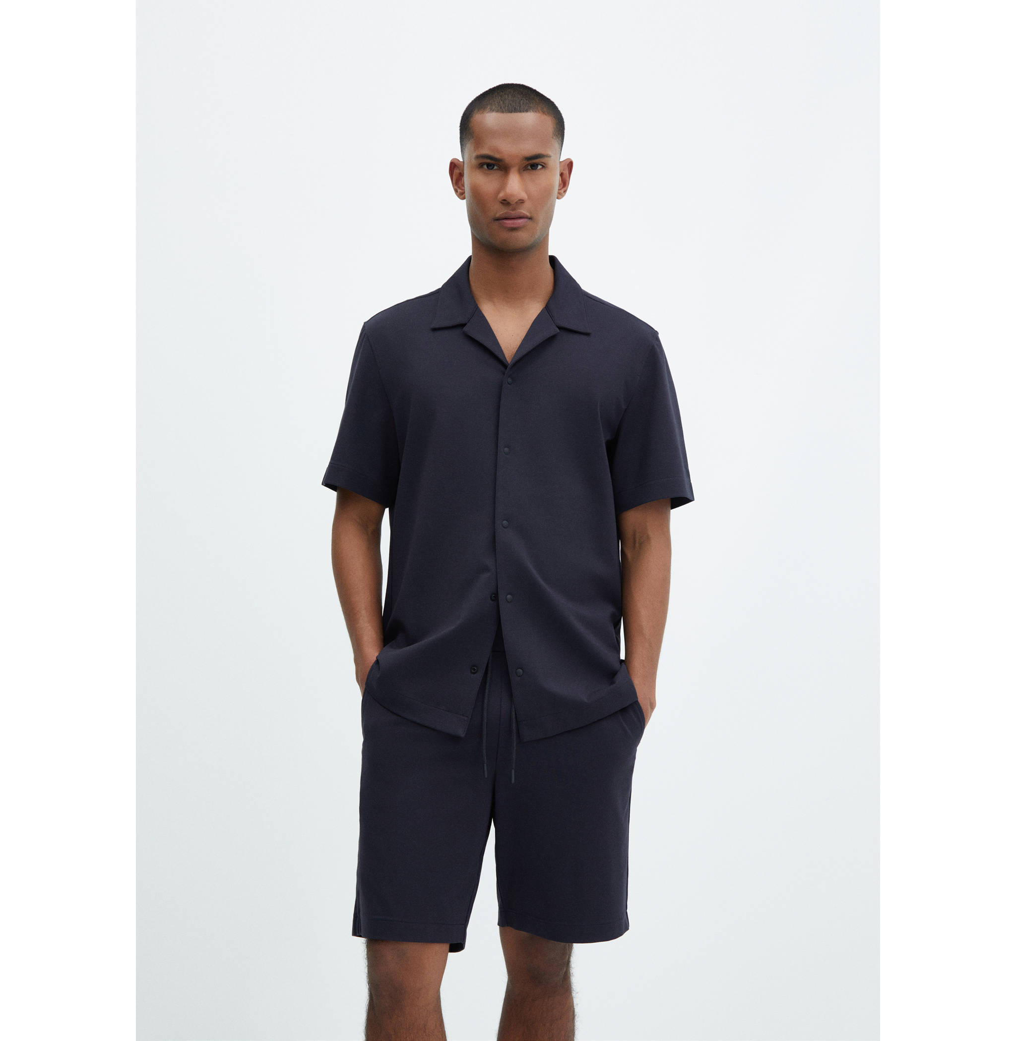 Camisa regular fit cuello bowling - Plano medio