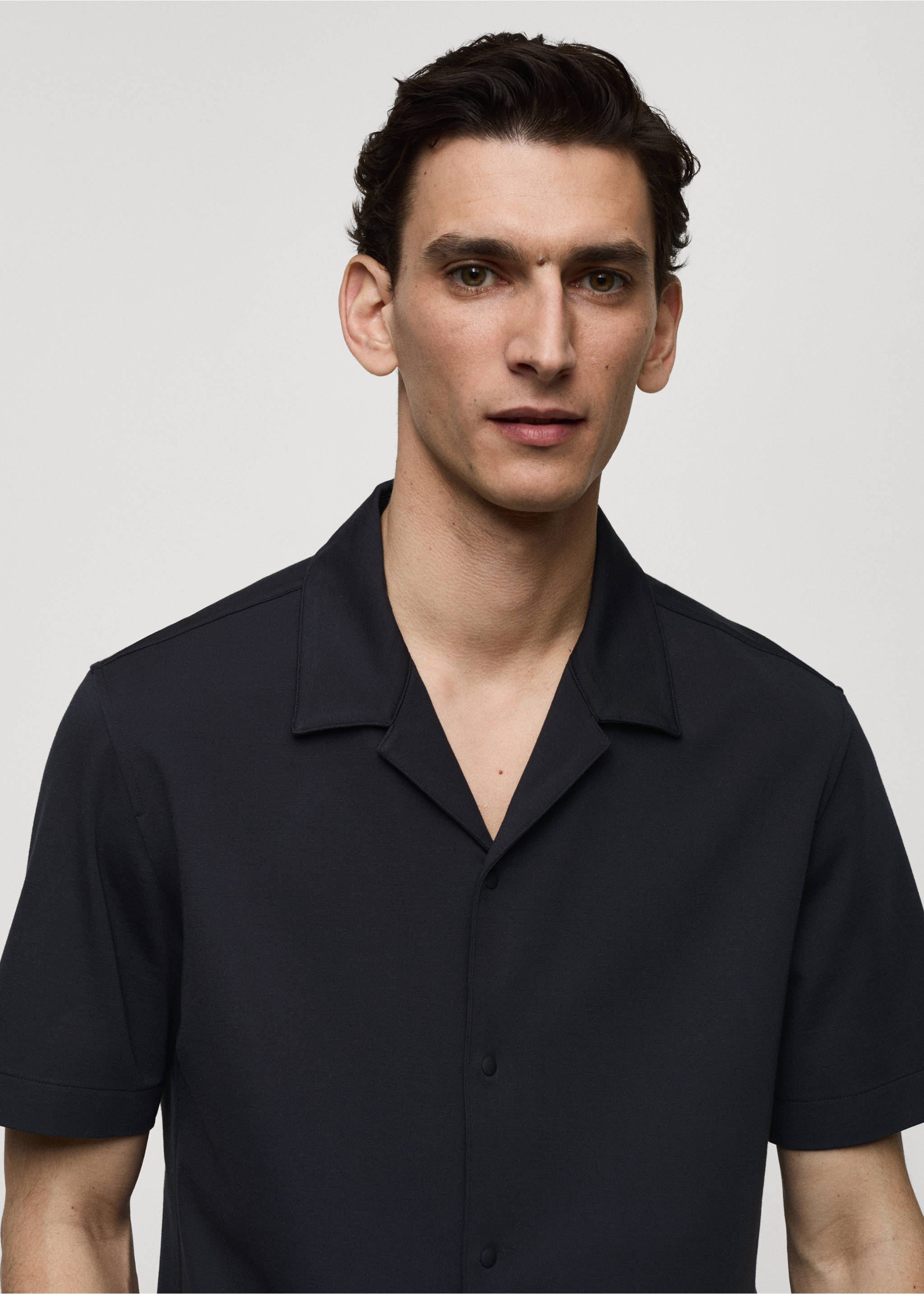 Camisa regular fit cuello bowling - Detalle del artículo 1, Azul marino oscuro. Ref: 67099223-00.
