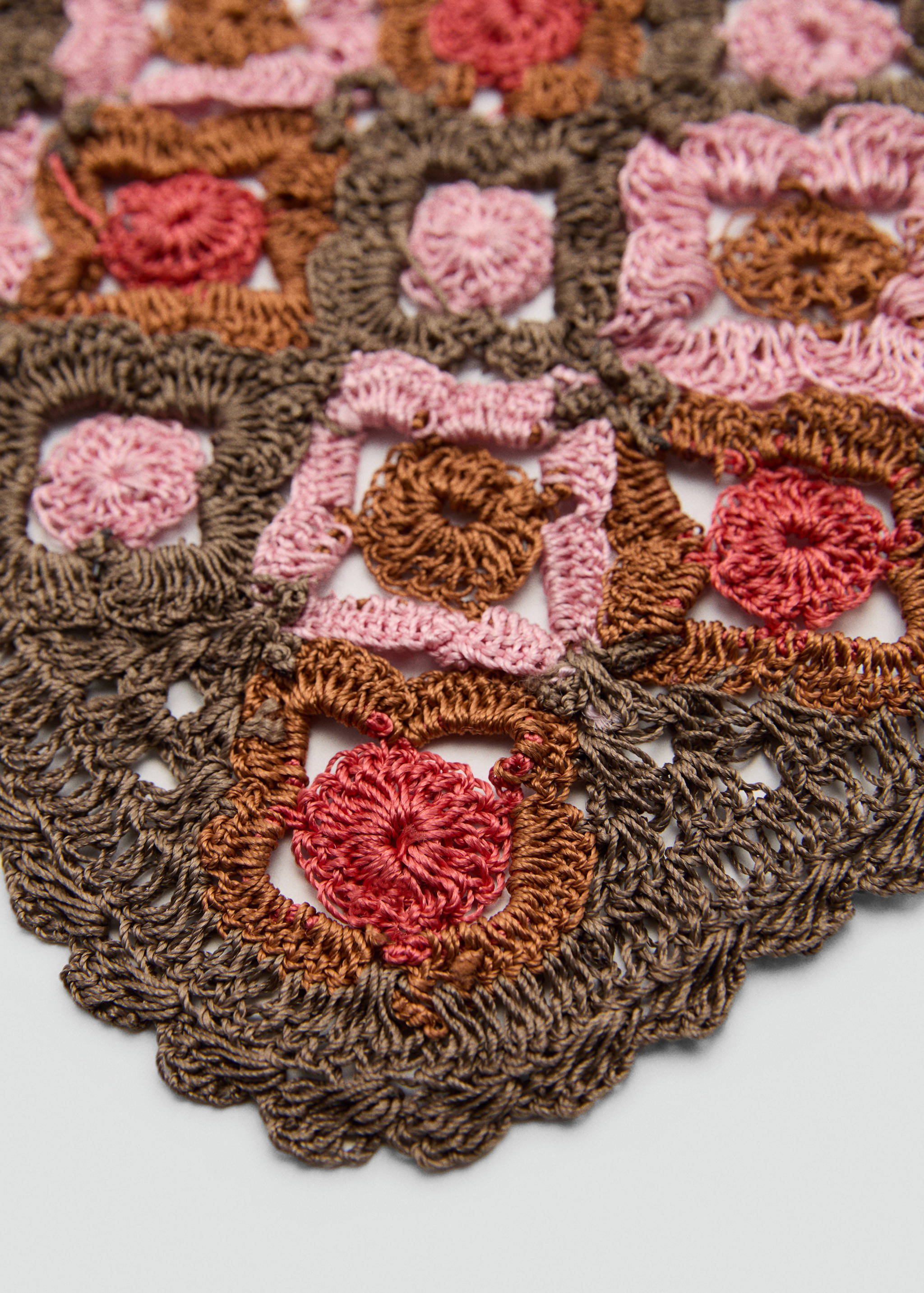 Pañuelo punto crochet - Plano medio