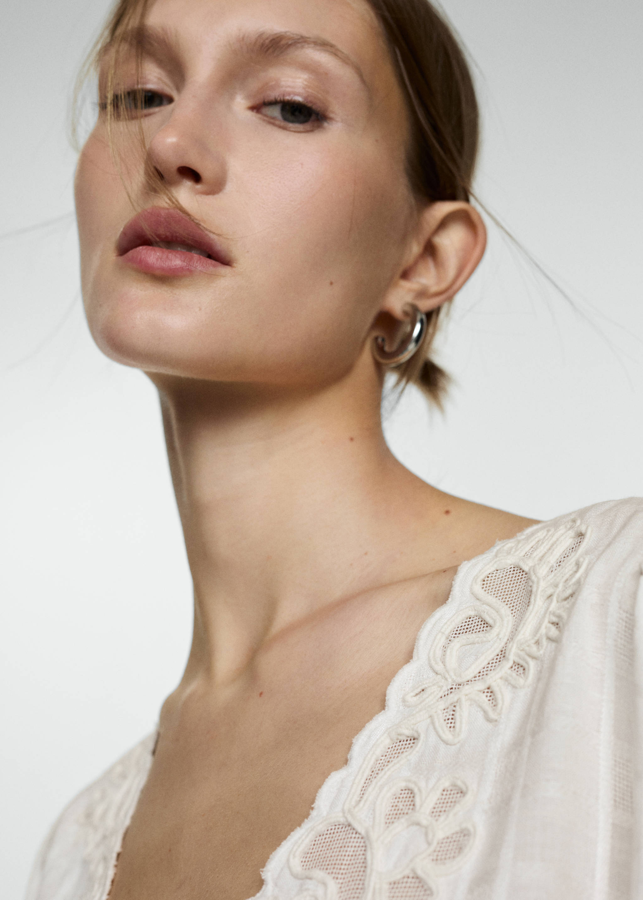 Robe courte brodée - Détail de l'article 1