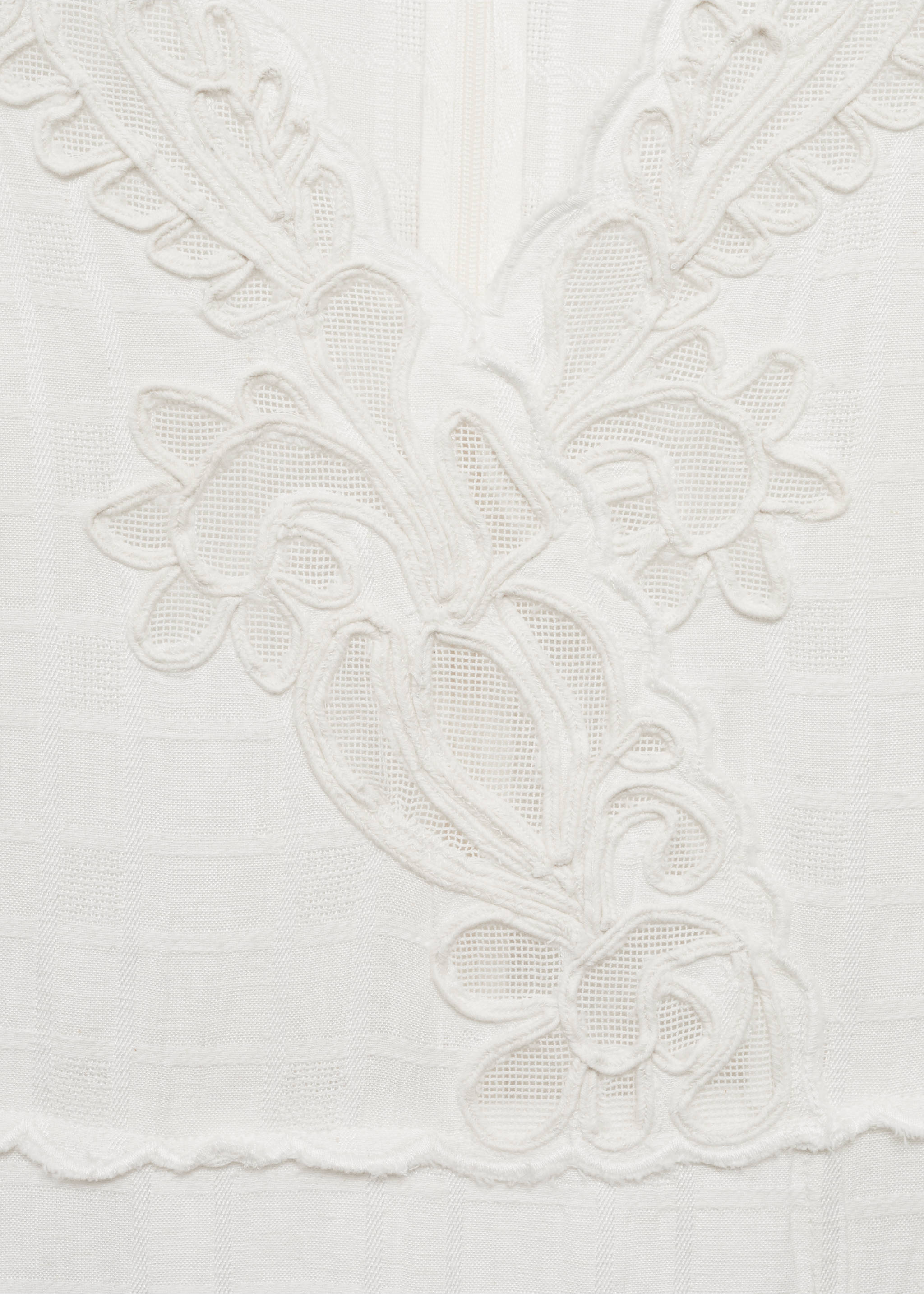 Robe courte brodée - Détail de l'article 8, Écru. Ref: 77000358-00.