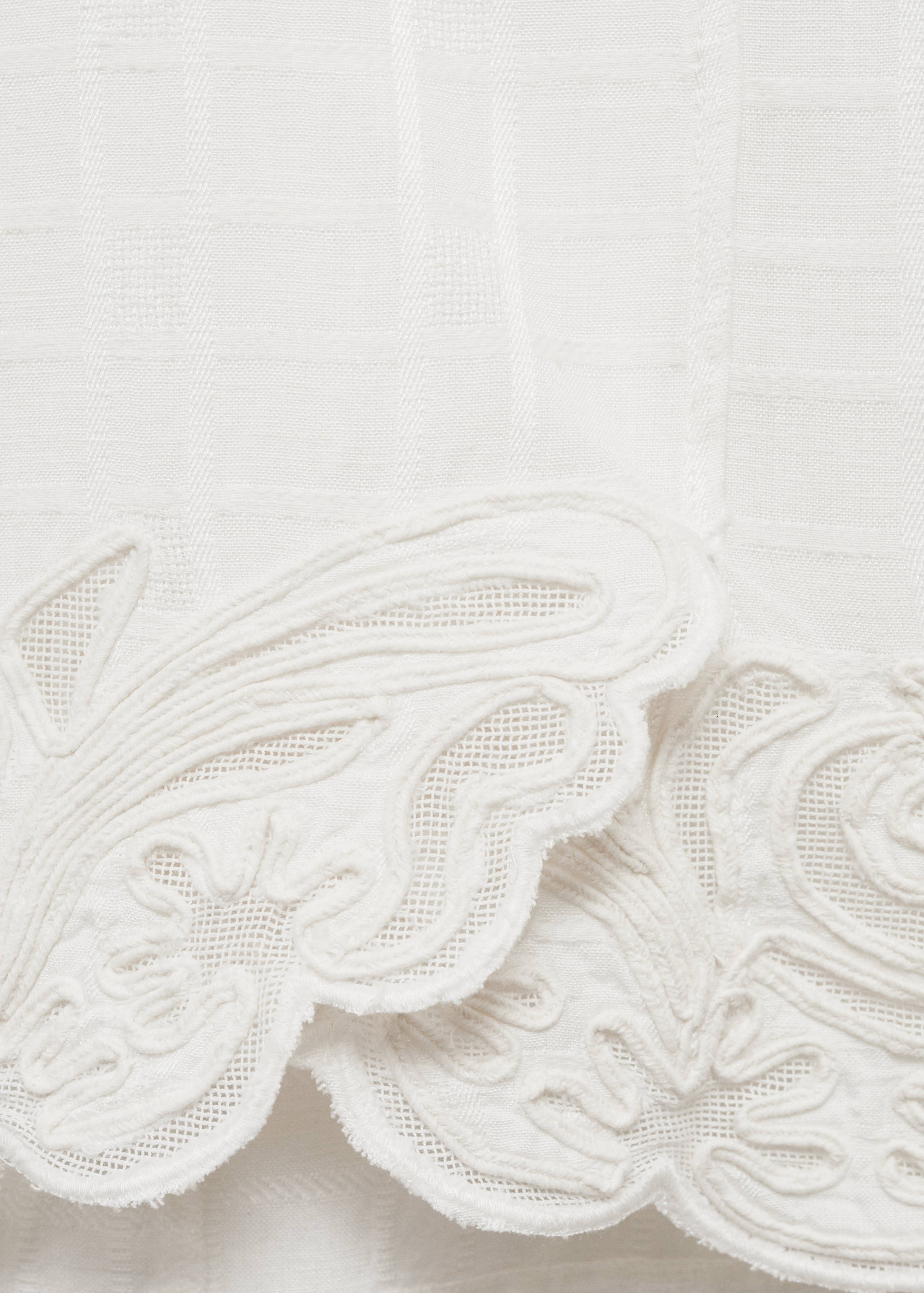 Robe courte brodée - Détail de l'article 0