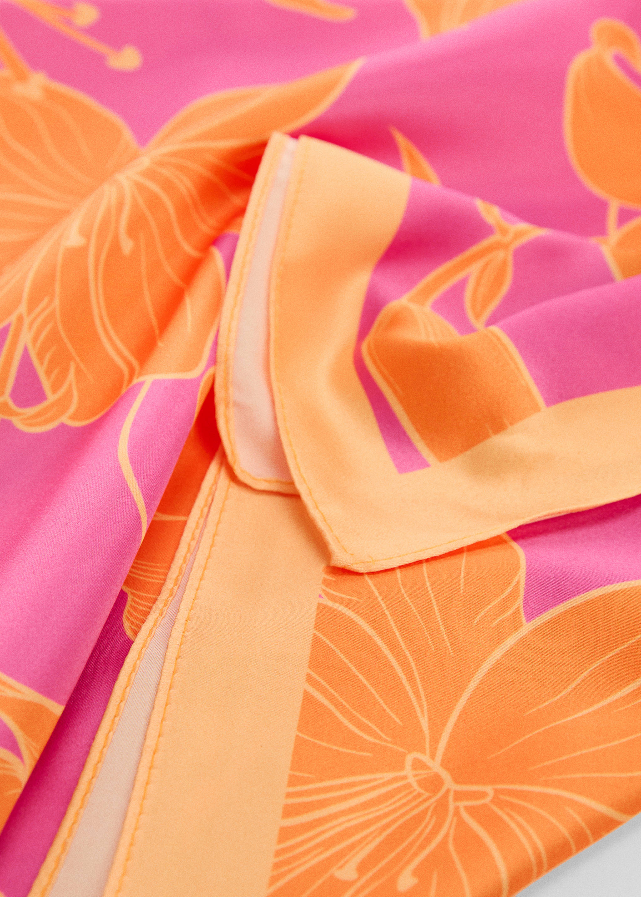 Foulard imprimé à fleurs - Détail de l'article 1
