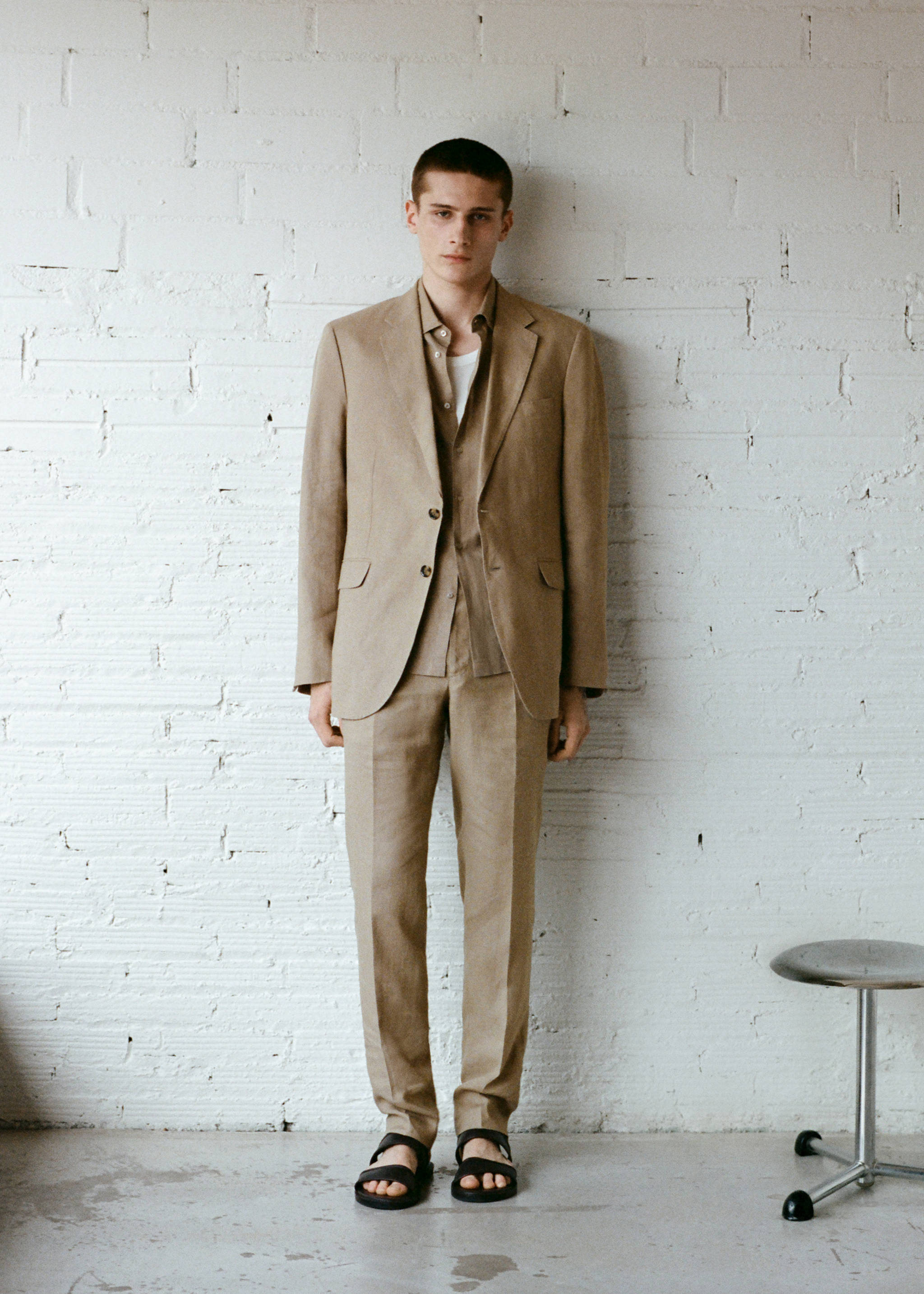 100% linen slim-fit suit pants - Details of the article 5, Medium Brown. Ref: 77000591-00.