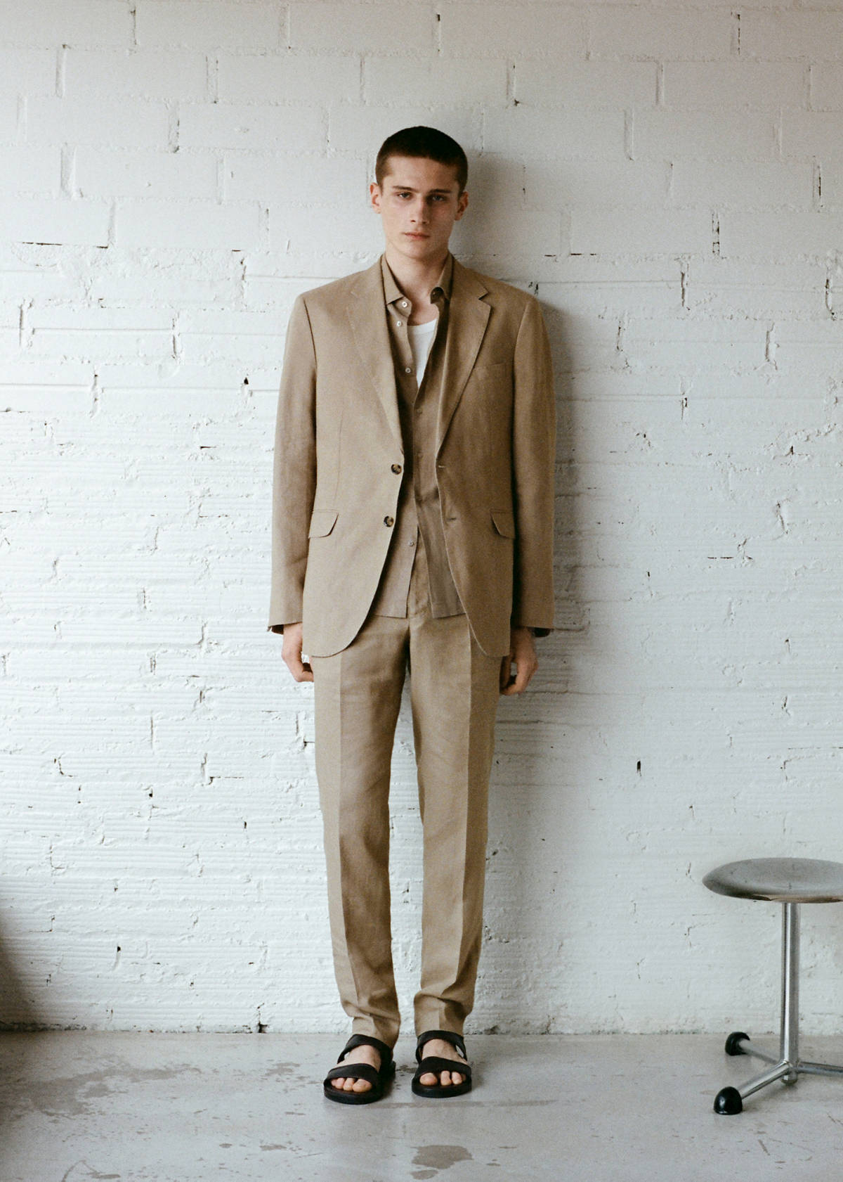 100% linen slim-fit suit trousers — Medium Brown