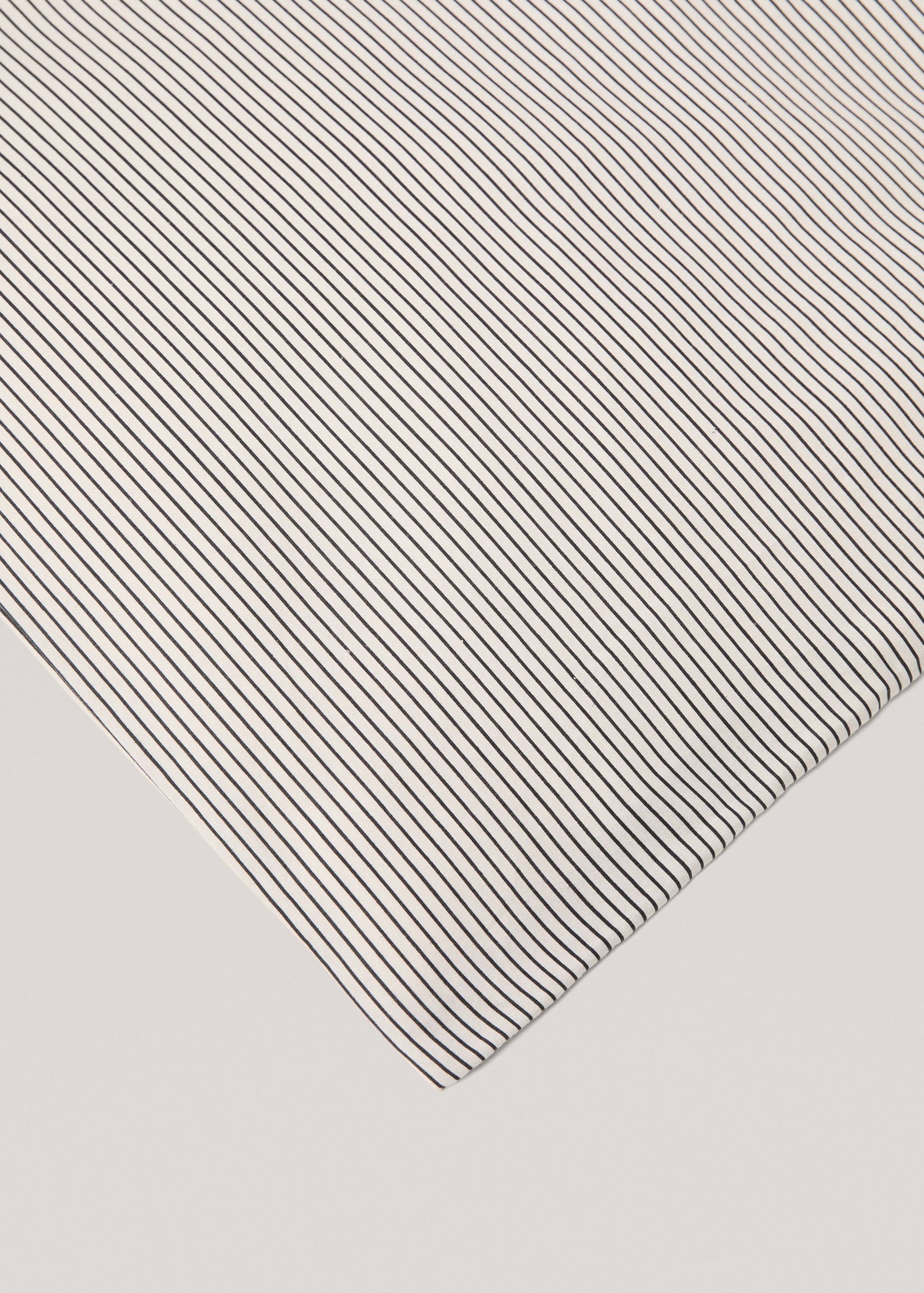 Multi-striped two-tone design duvet cover for king bed - Details of the article 3