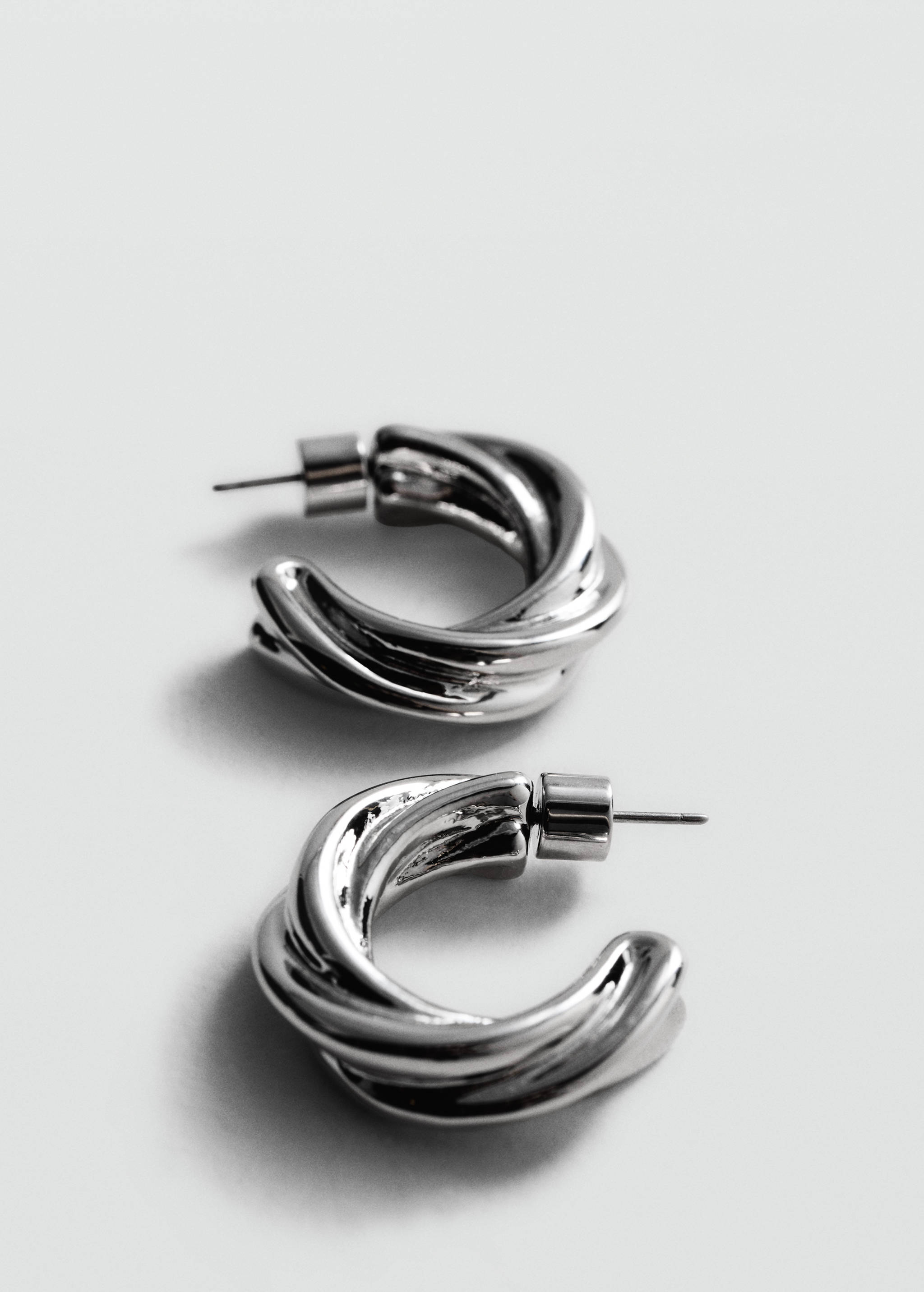 Intertwined hoop earrings - Details of the article 1