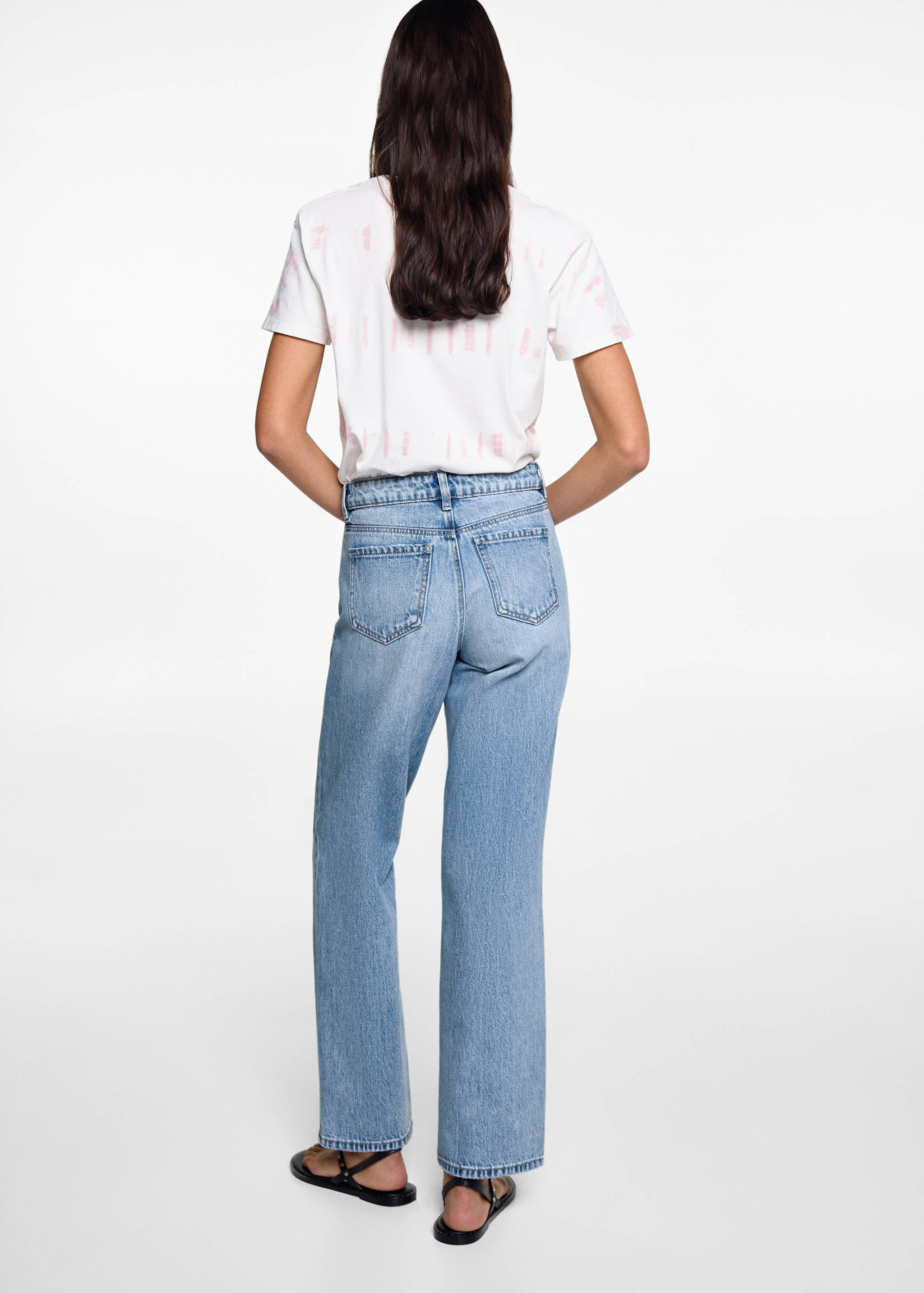 Gerade Jeans mit mittelhohem Bund und Rissen - Rückseite des Artikels